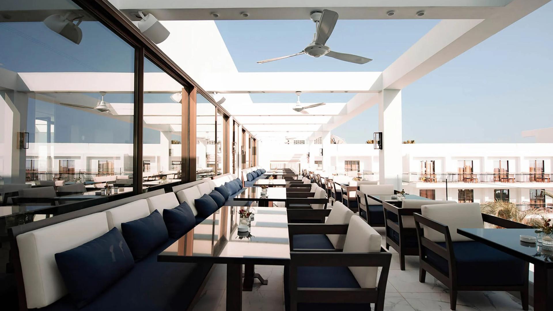 Outdoor dining at Annabelle Hotel