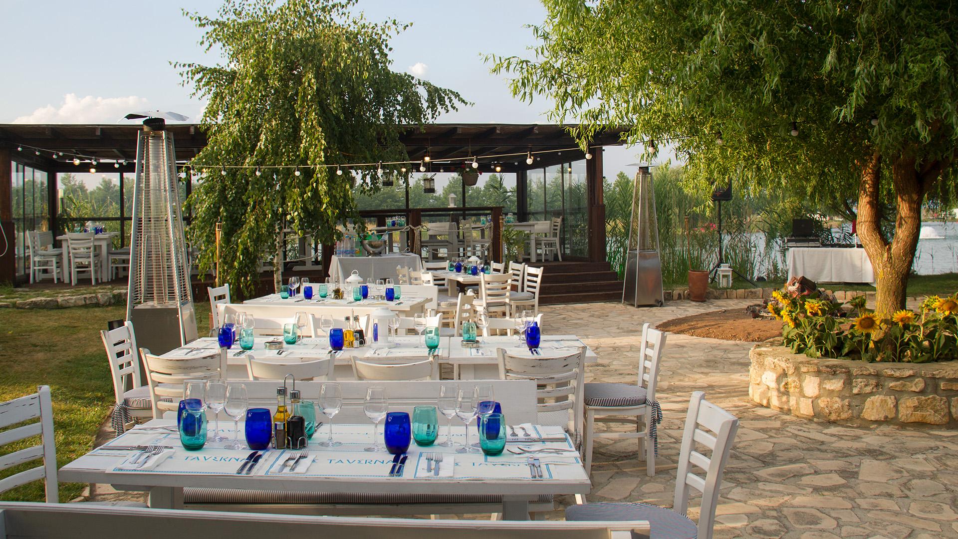 Outdoor dining at BlackSeaRama Golf & Villas