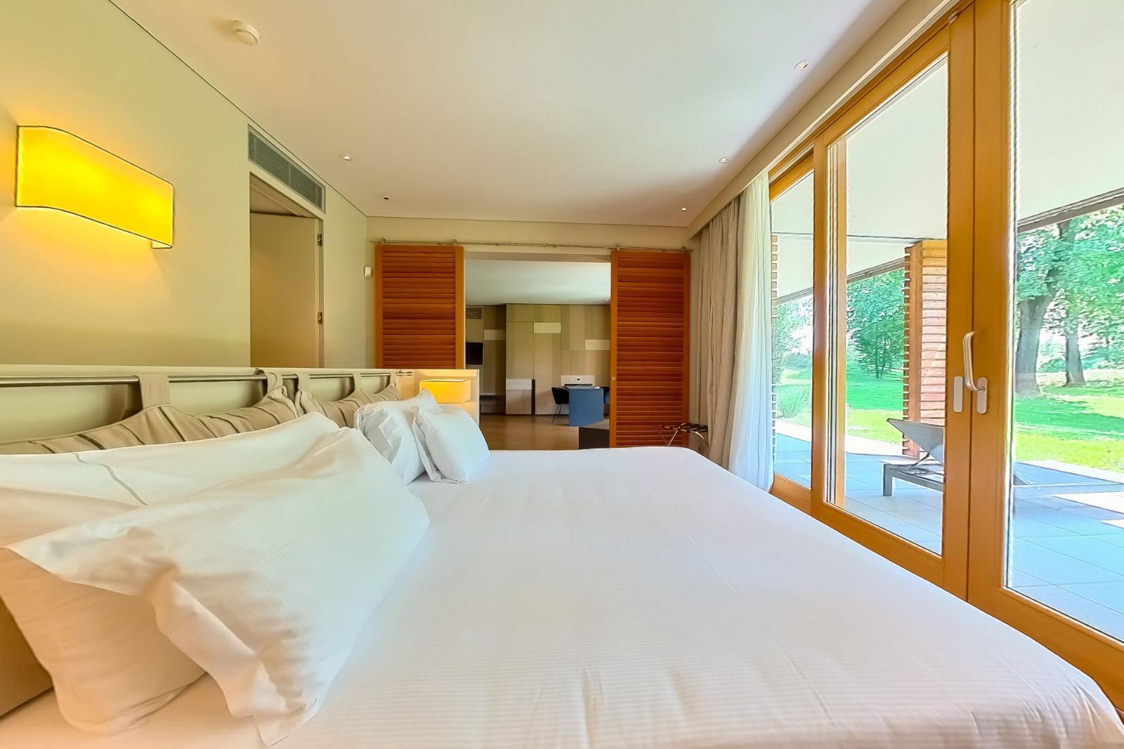 Double bed suite at Bogogno Golf Resort