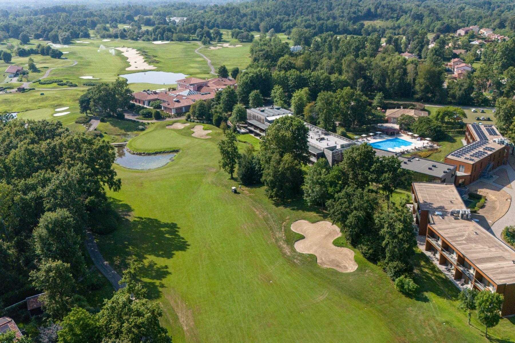 A well maintained fairway nestled with a sand bunker