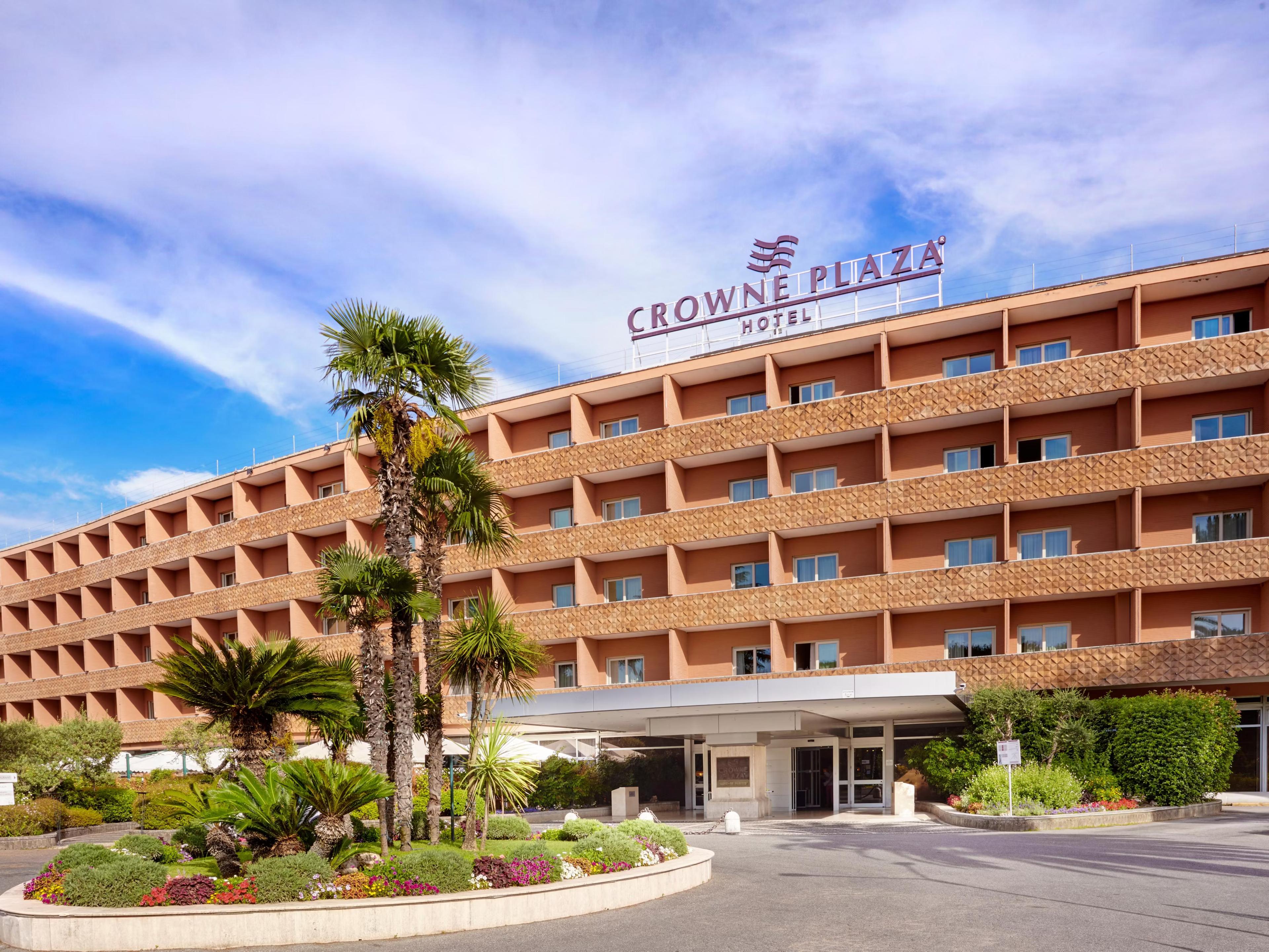 Panoramic view of the front entrance to Crowne Plaza Romw