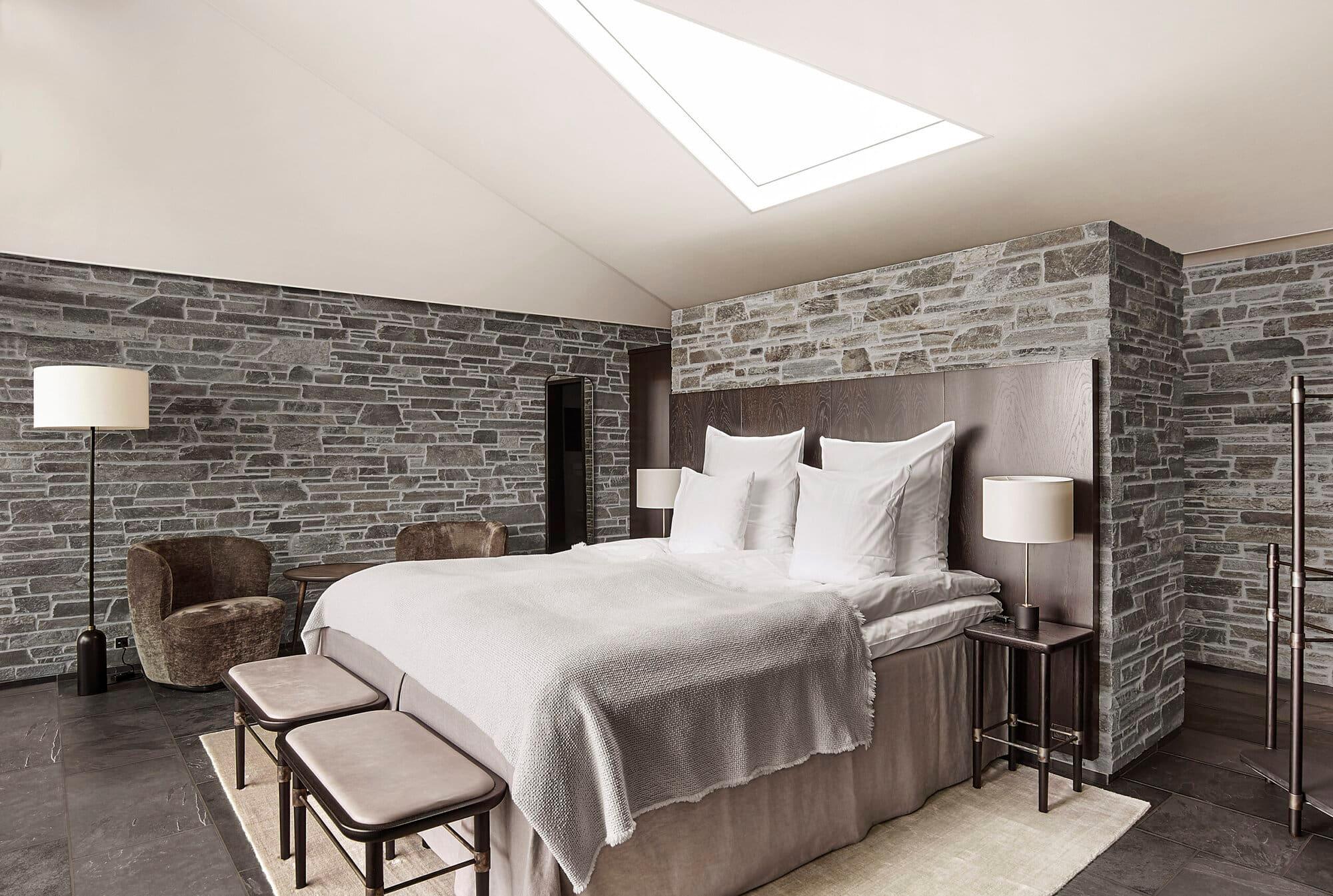 A luxurious double bed suite at Great Northern