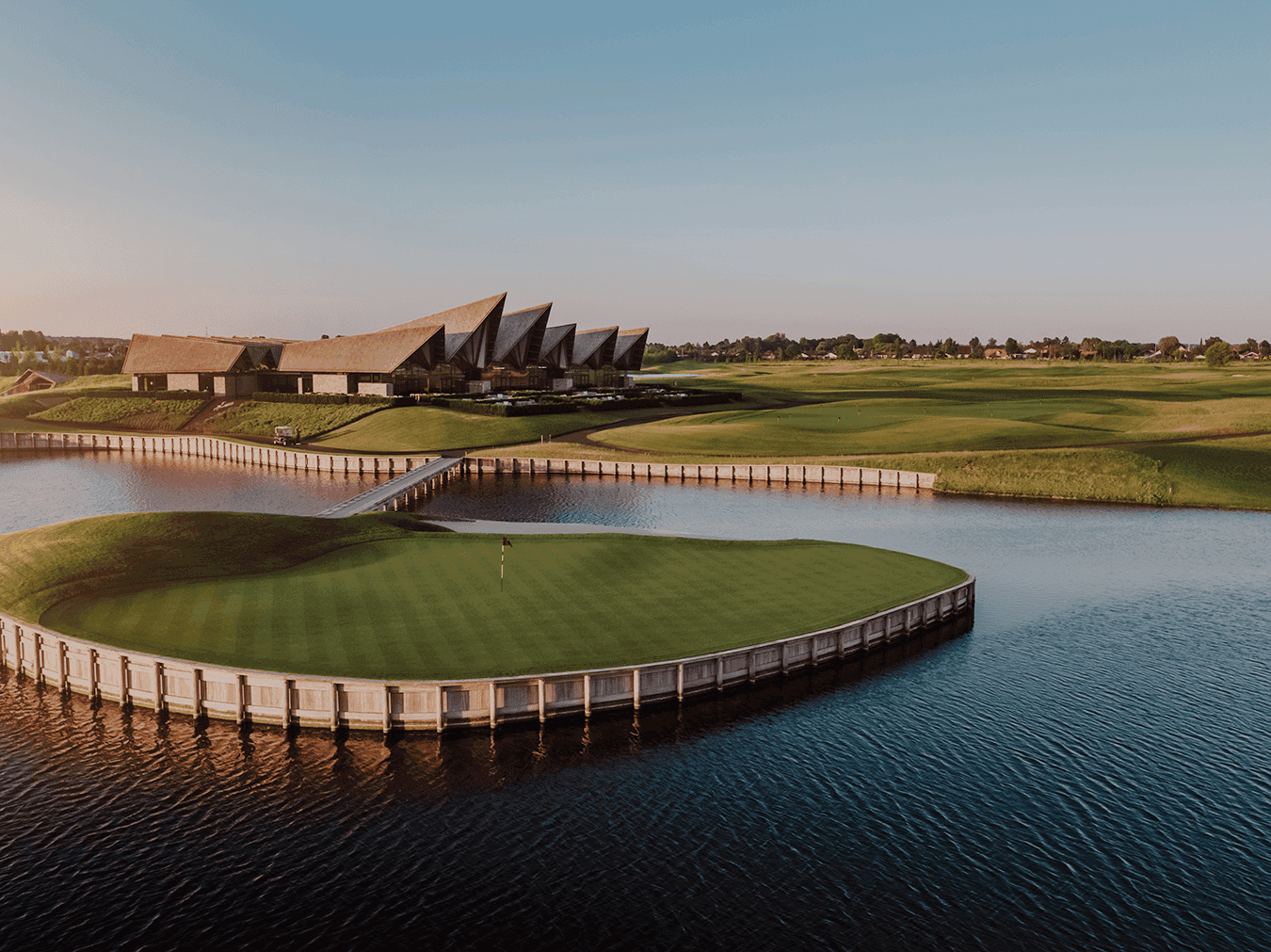 An island green at Great Northern