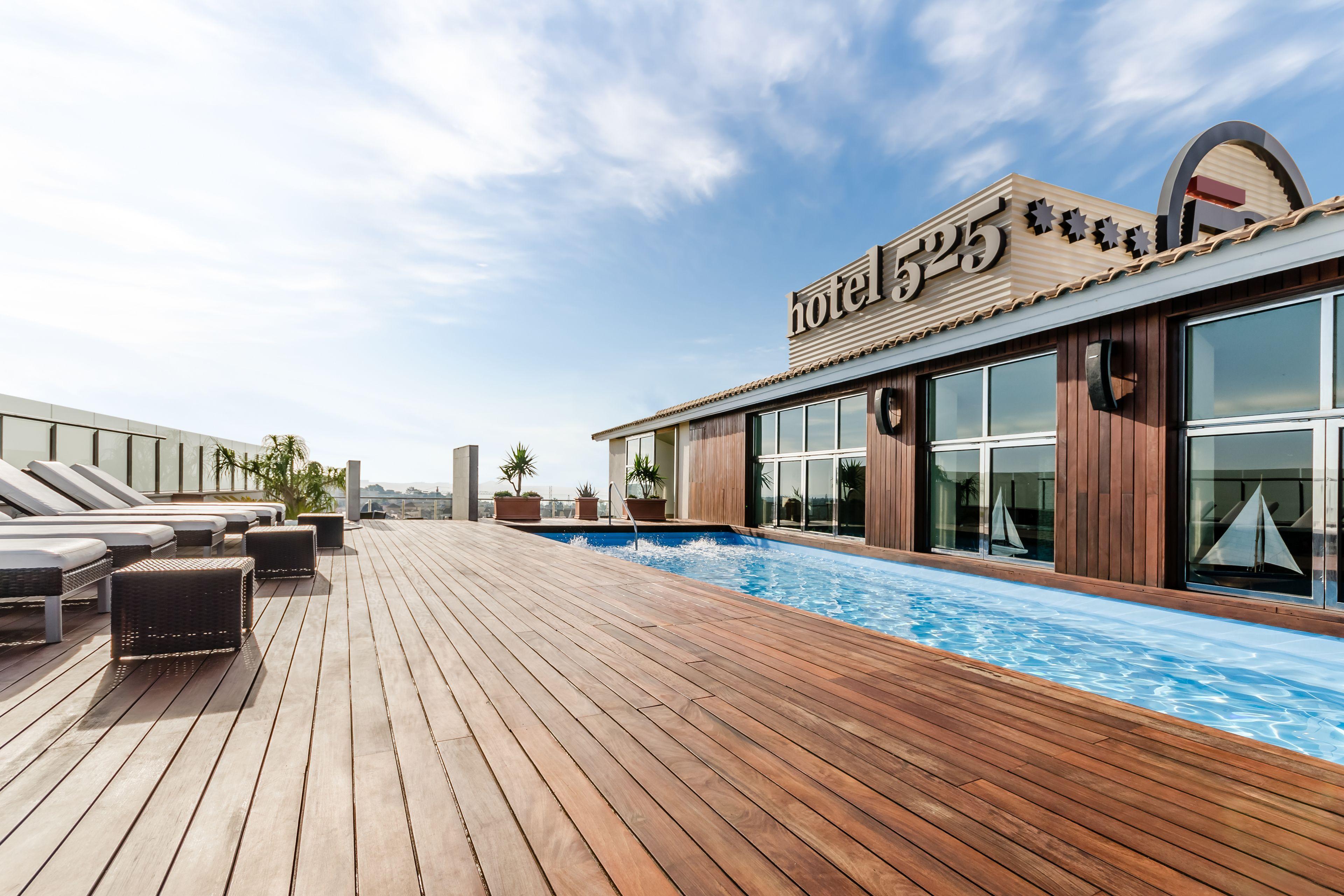 Panoramic view of Hotel 525 overlooking the outdoor pool