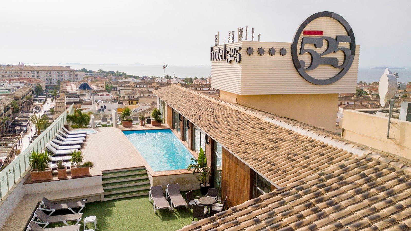Overhead view of Hotel 525