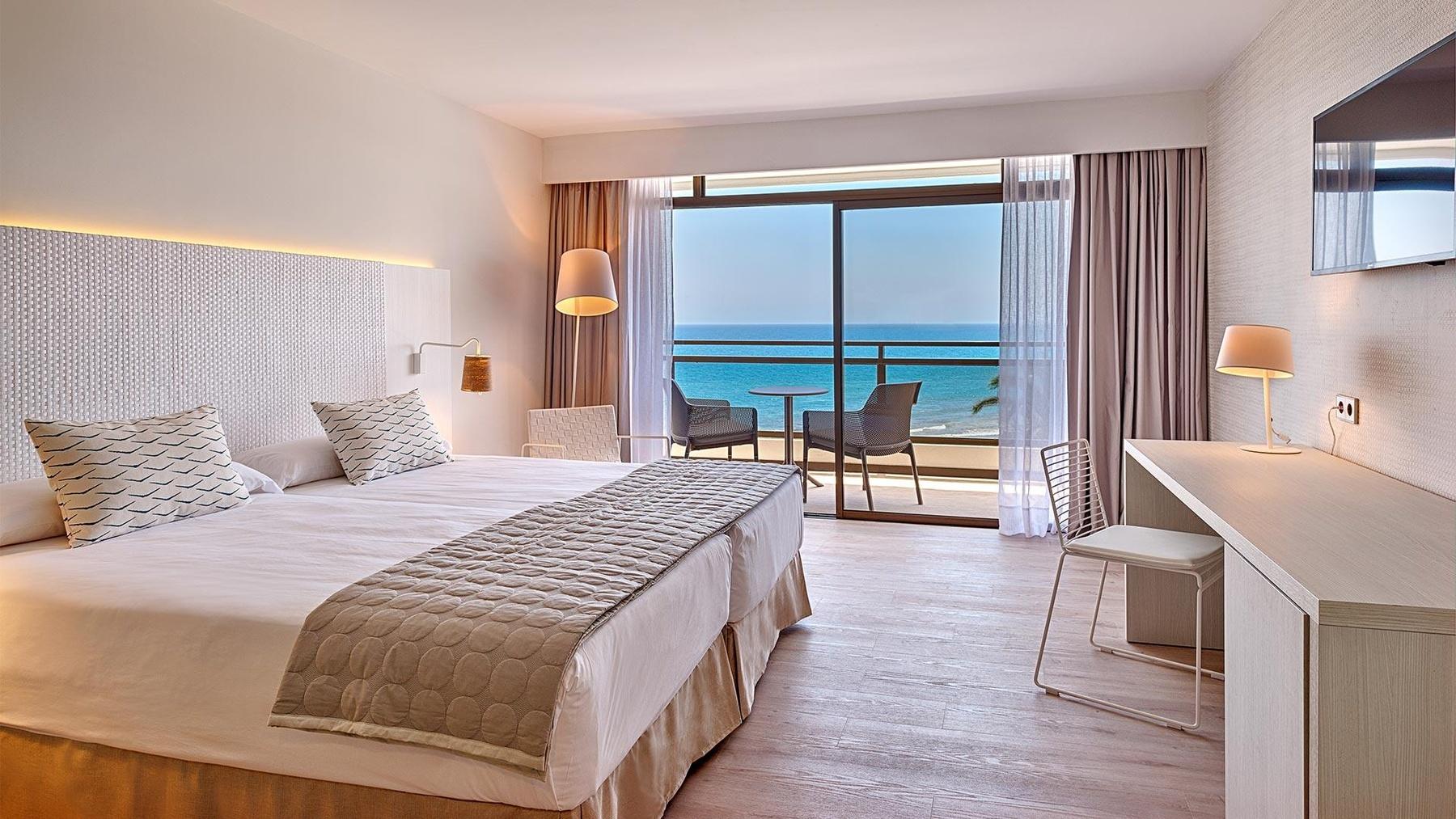 Double bed suite with an ocean facing balcony