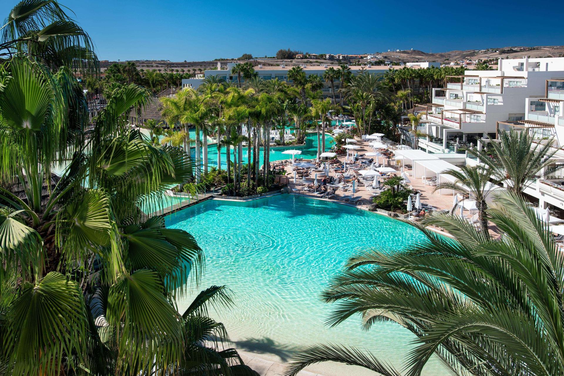 Overhead view of the outdoor swimming pool at Hotel Tabaiba Princess