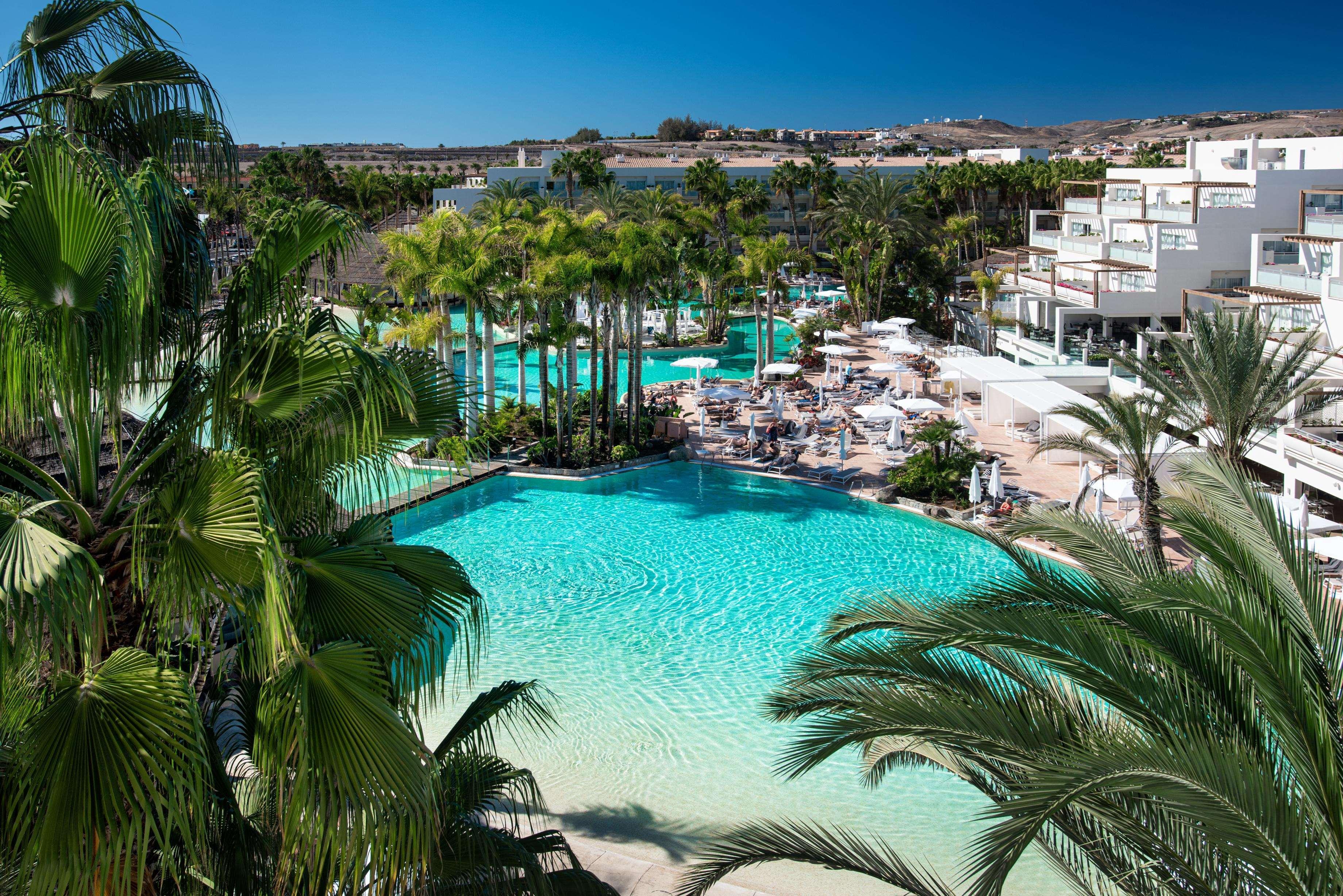 Overhead view of the outdoor swimming pool at Hotel Tabaiba Princess
