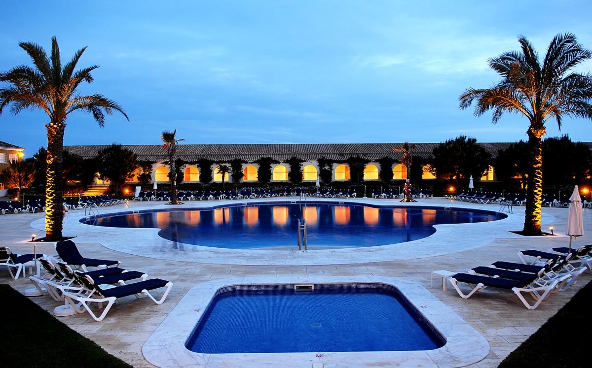 Outdoor swimming pools at Hotel Vila Gale Albacora