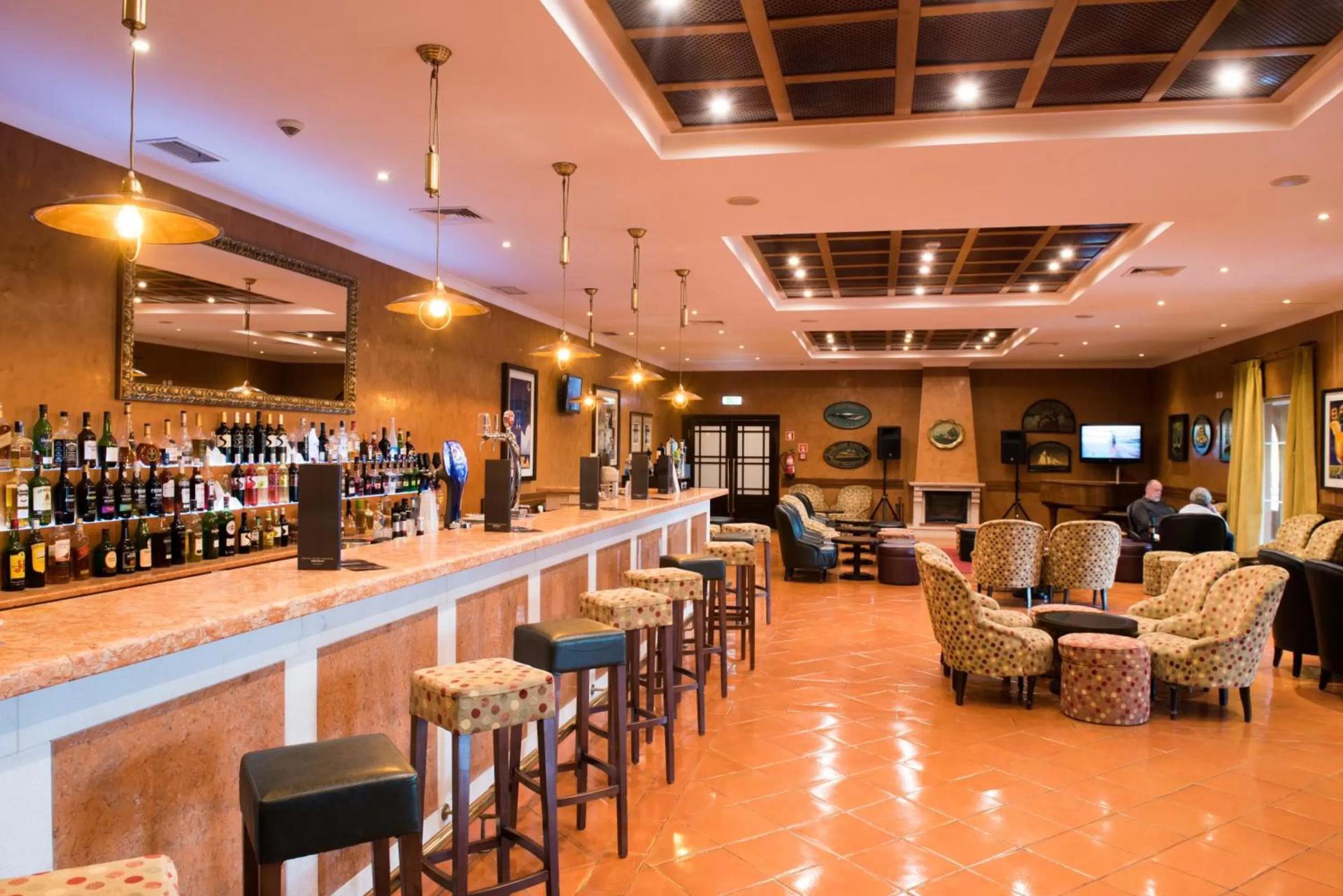 Bar at Hotel Vila Gale Albacora