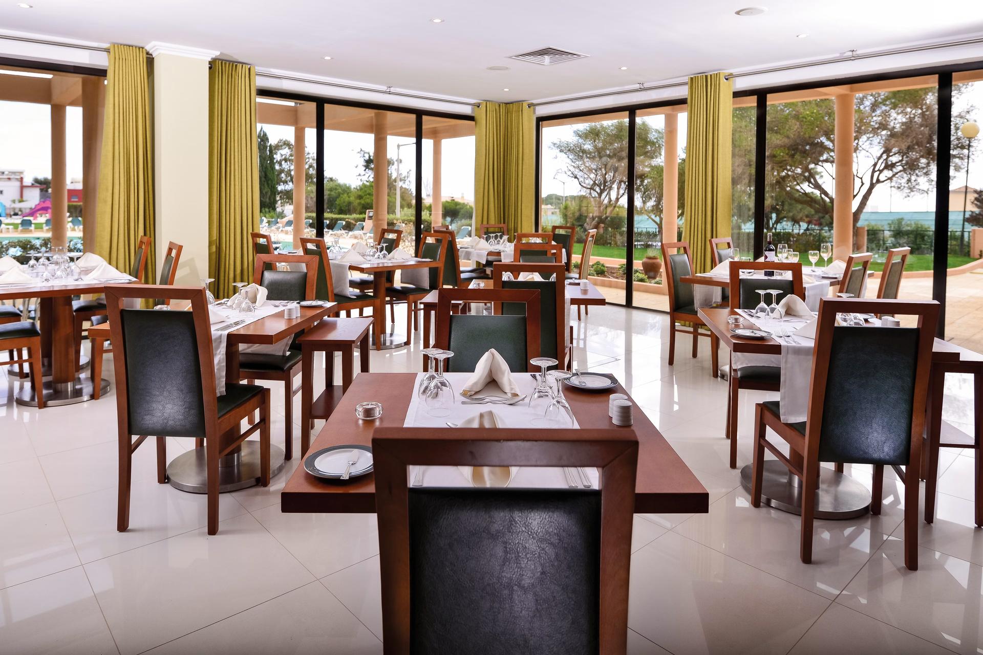 Dining room at the Hotel Vila Gale Atlantico