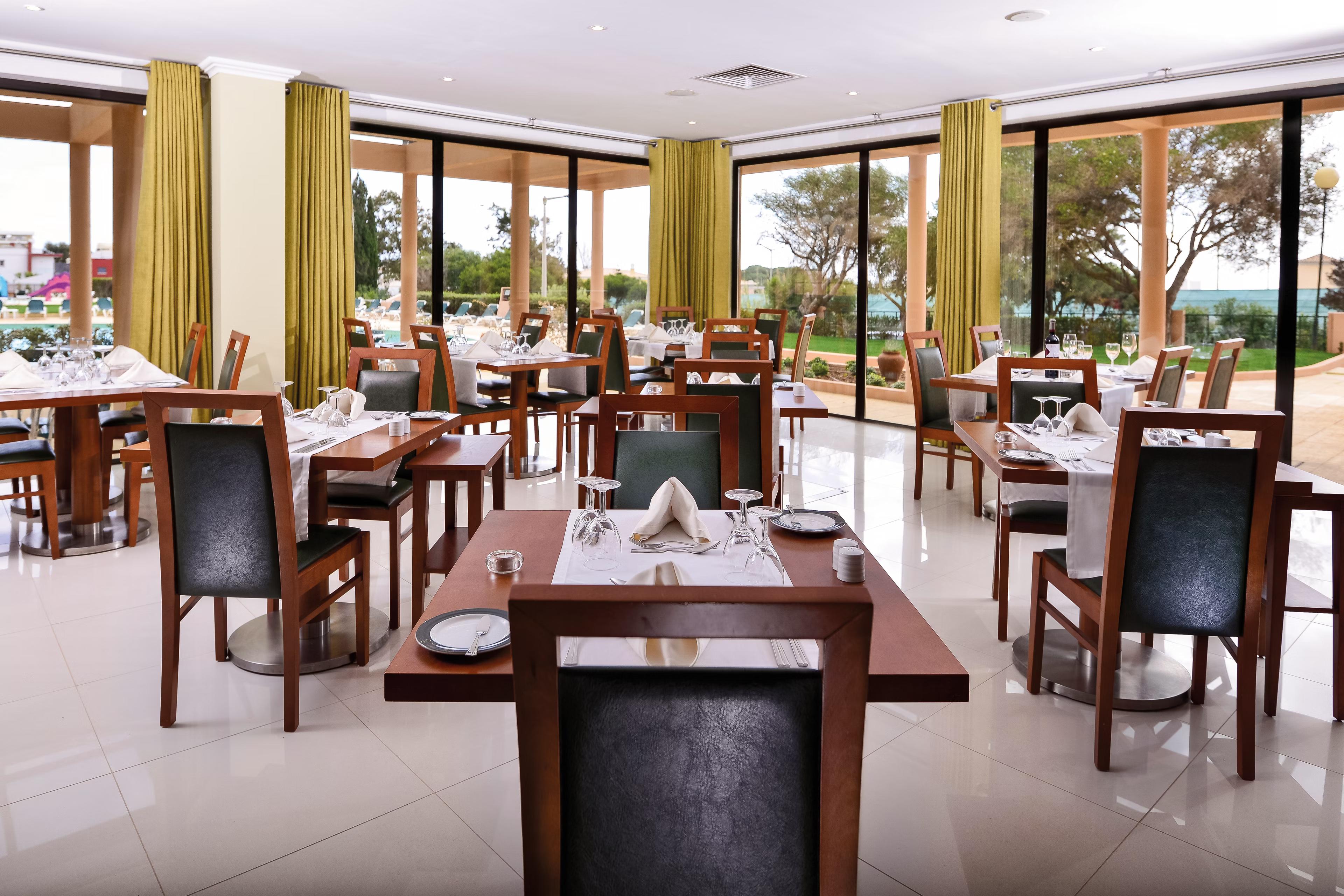 Dining room at the Hotel Vila Gale Atlantico