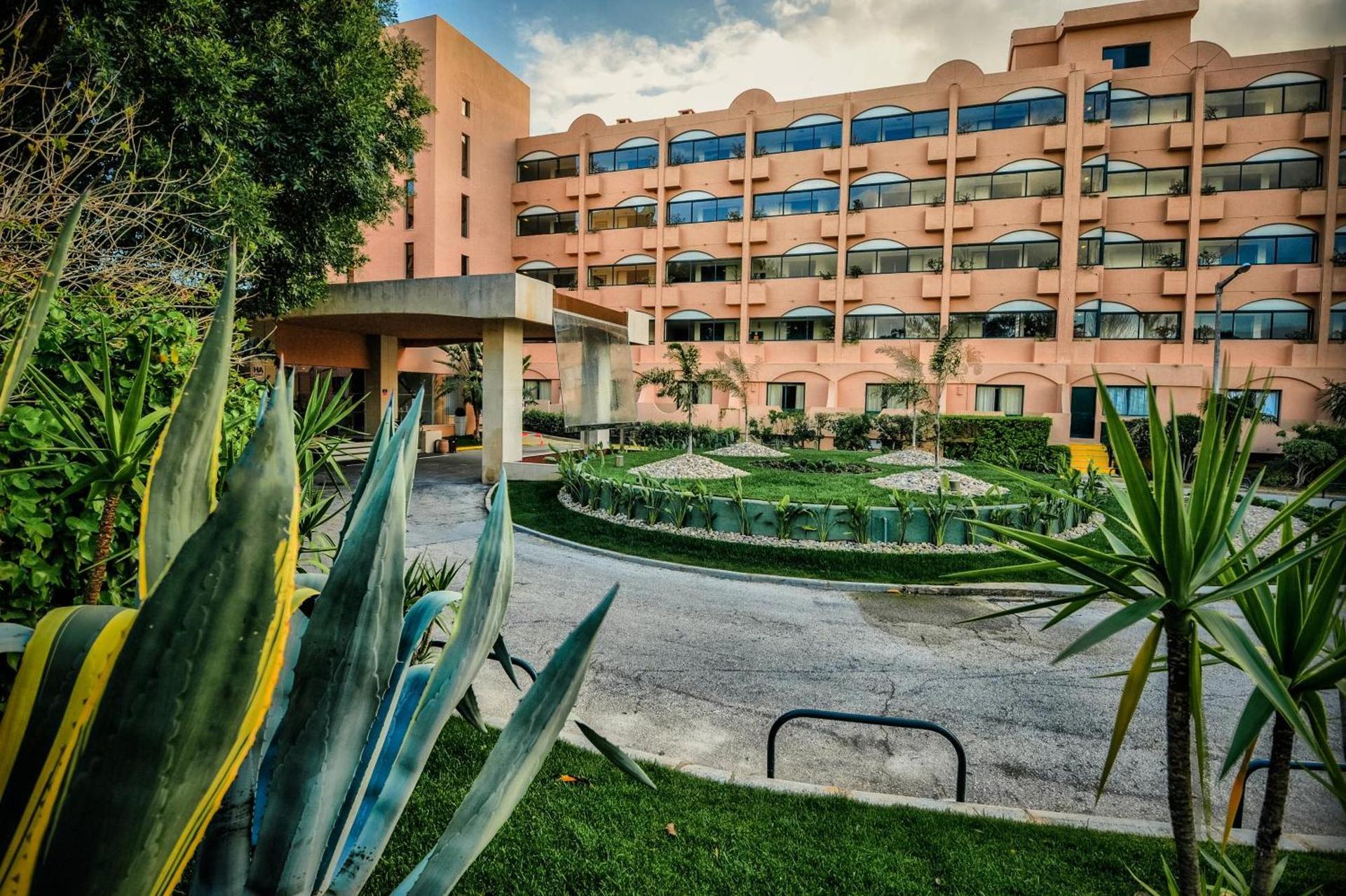 Front entrance to Hotel Vila Gale Atlantico