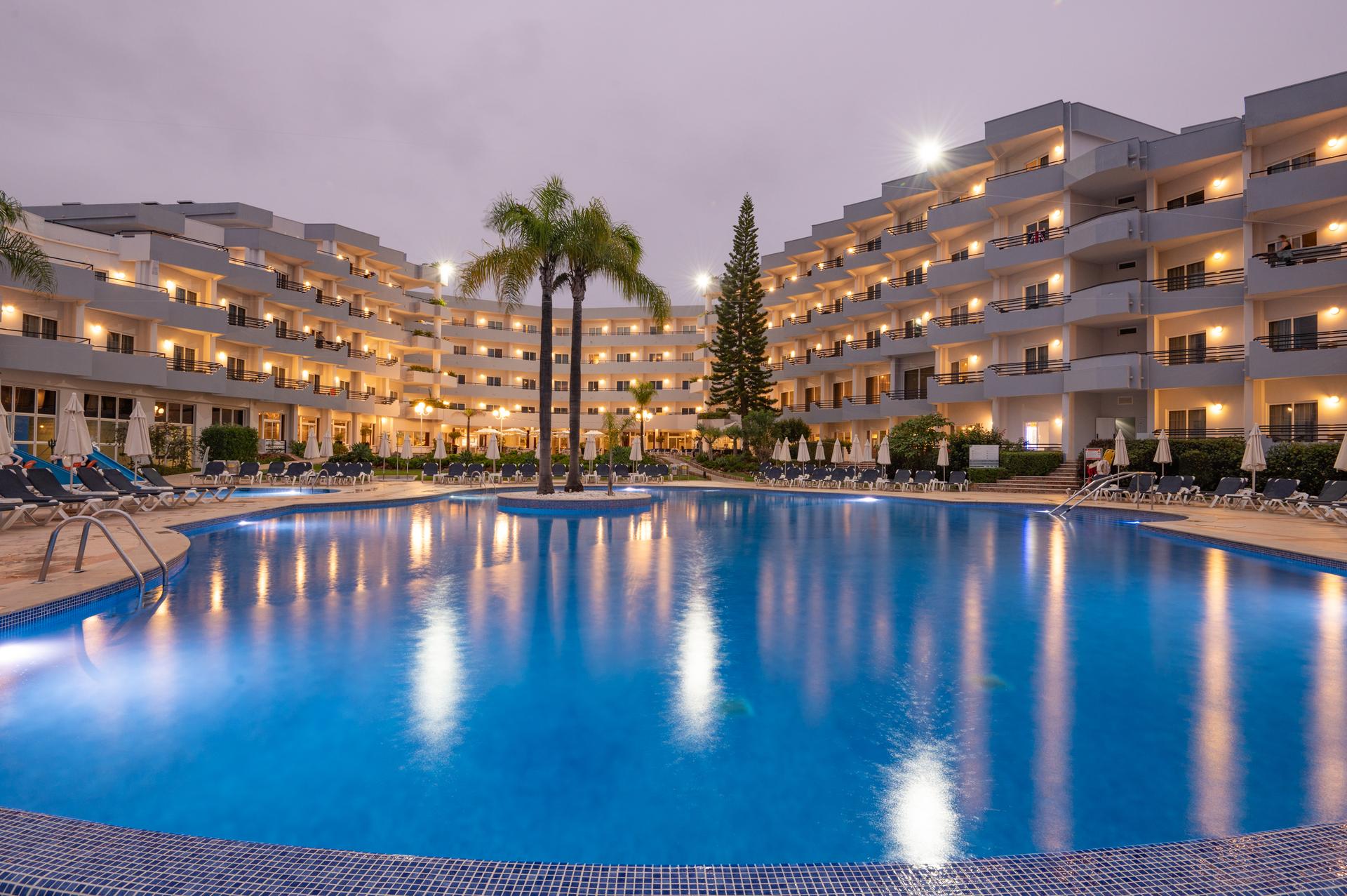 Panoramic view of Hotel Vila Gale Nautico overlooking the outdoor pool