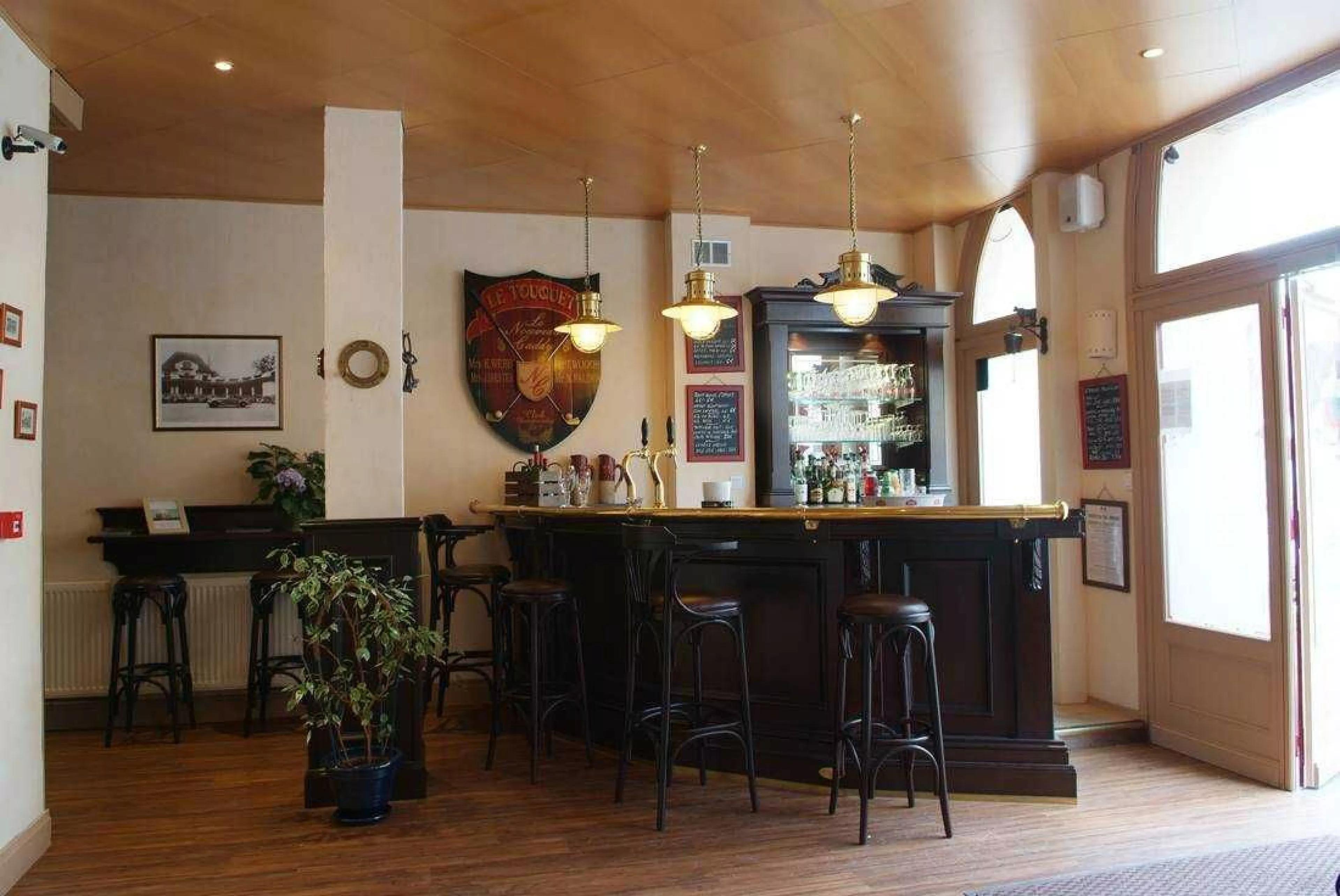 Bar at Hotel le Caddy