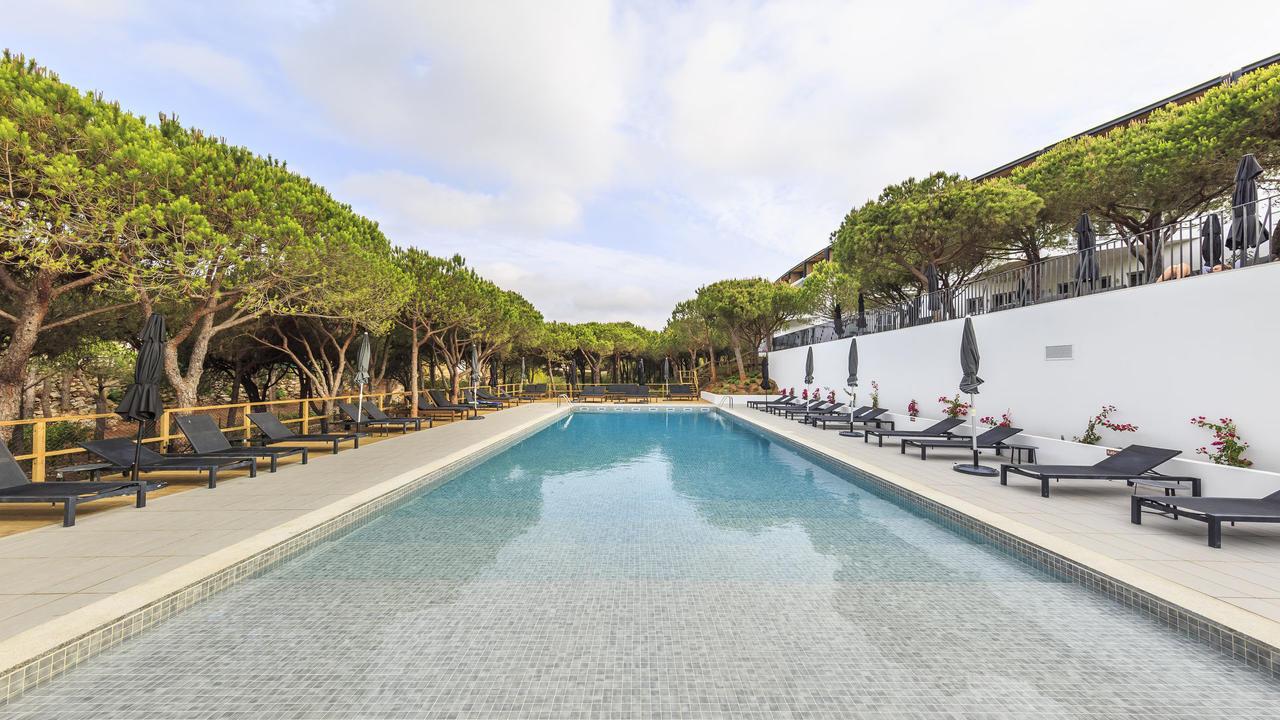 Outdoor swimming pool at the Octant Hotel Praia Verde