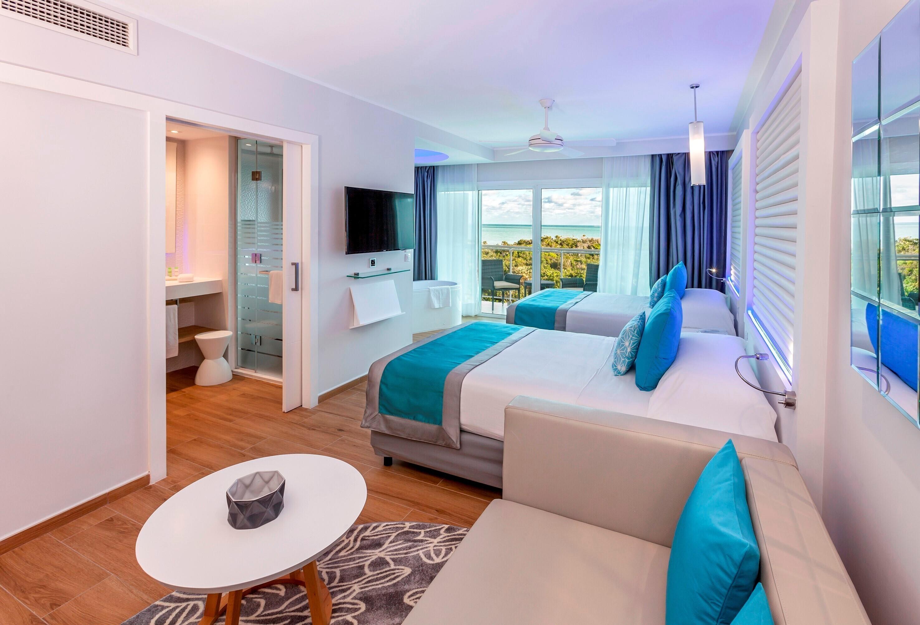 Twin bed suite at Paradisus Los Cayos