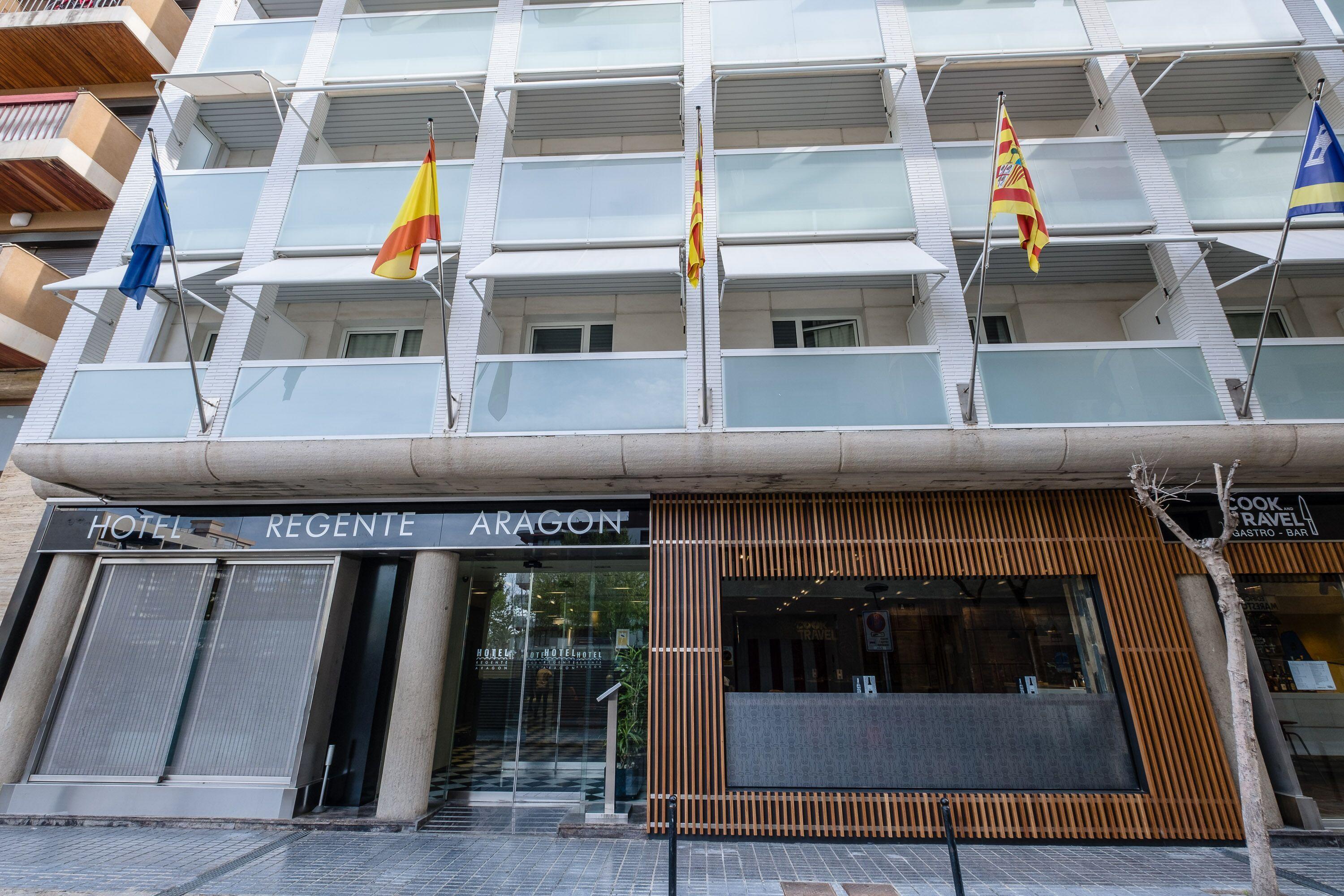 Front entrance to Regente Aragon Hotel