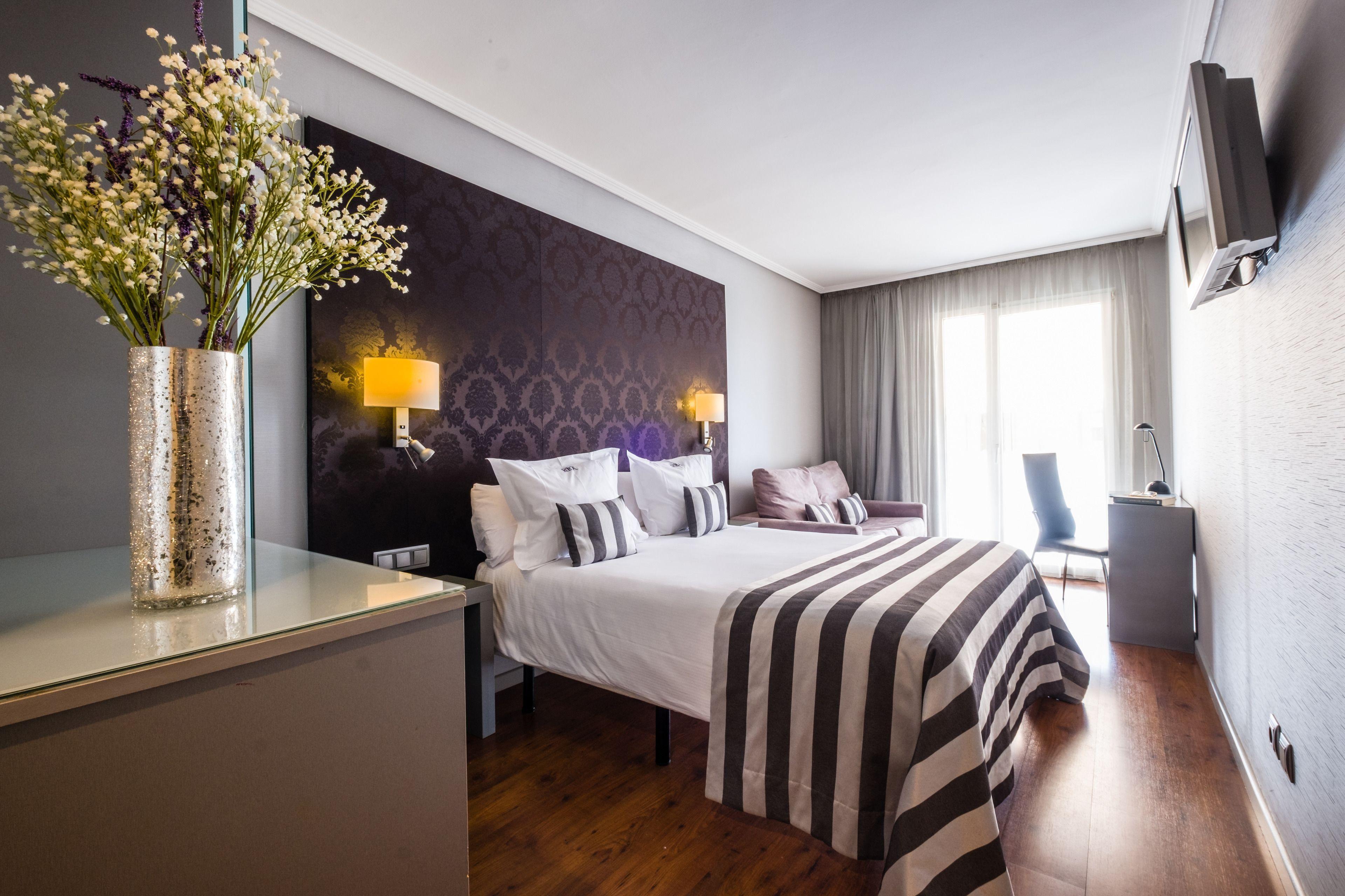 Double bed suite at Regente Aragon Hotel