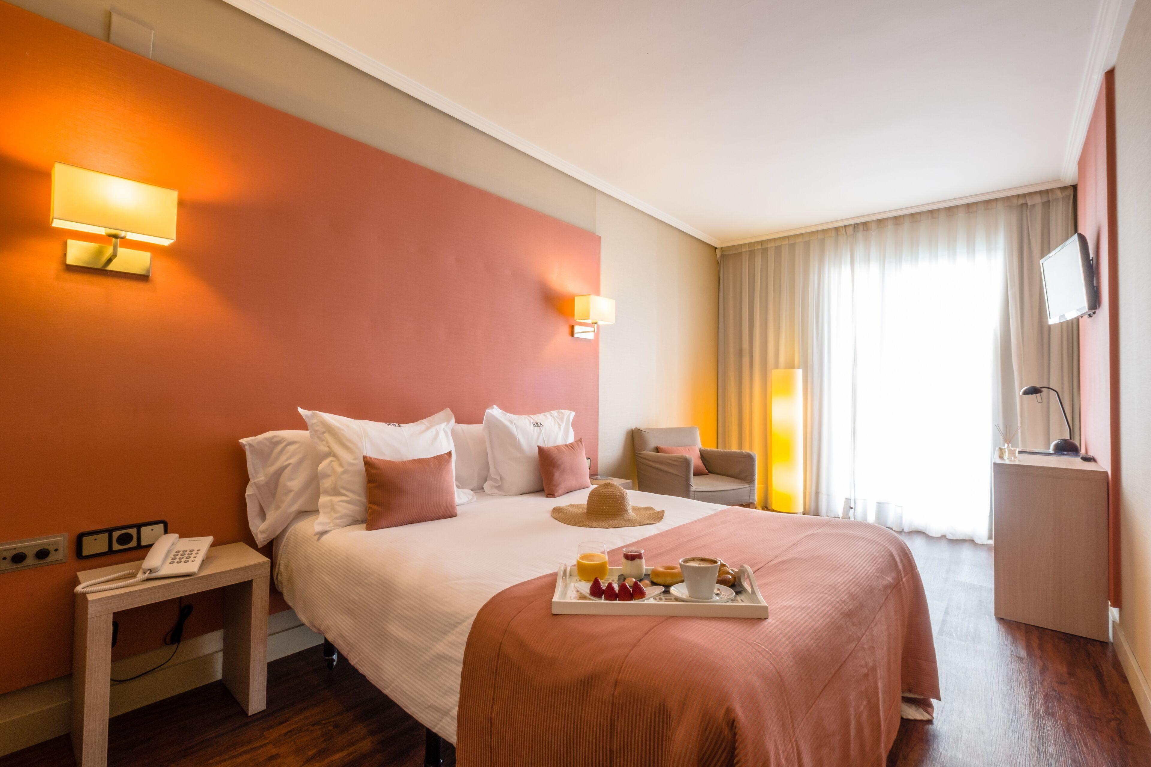 Double bed suite at Regente Aragon Hotel