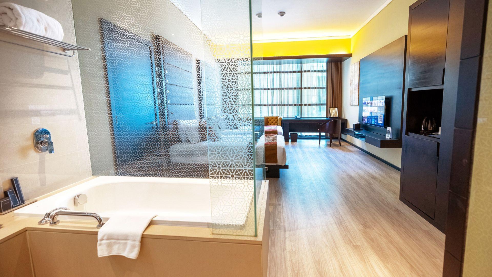 Open plan bathroom as part of a double bed suite at Southern Sun - Abu Dhabi