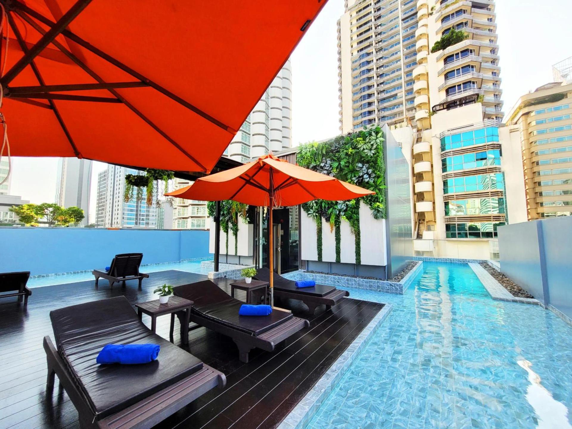Outdoor rooftop swimming pool at Citrus Suites