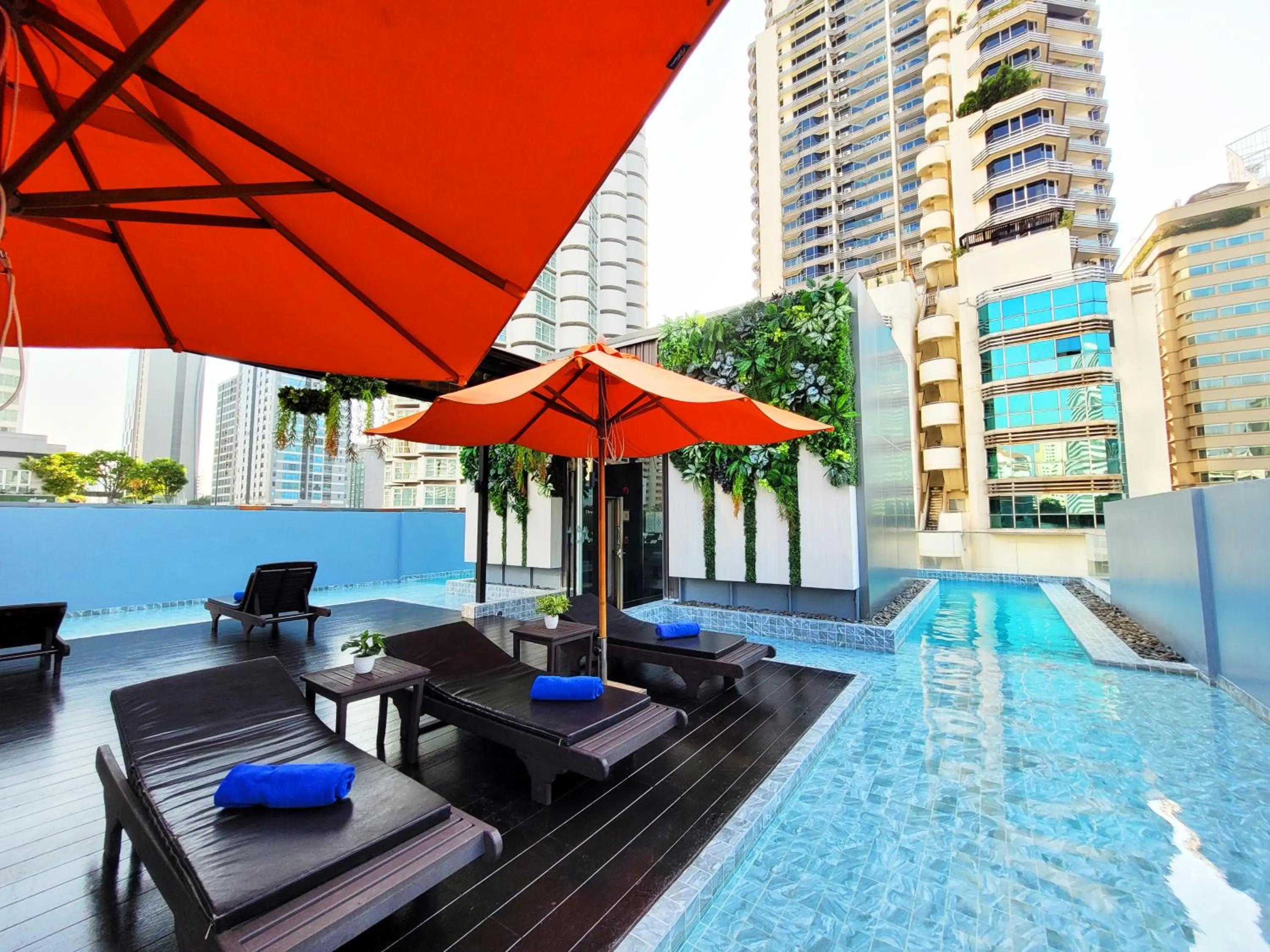 Outdoor rooftop swimming pool at Citrus Suites