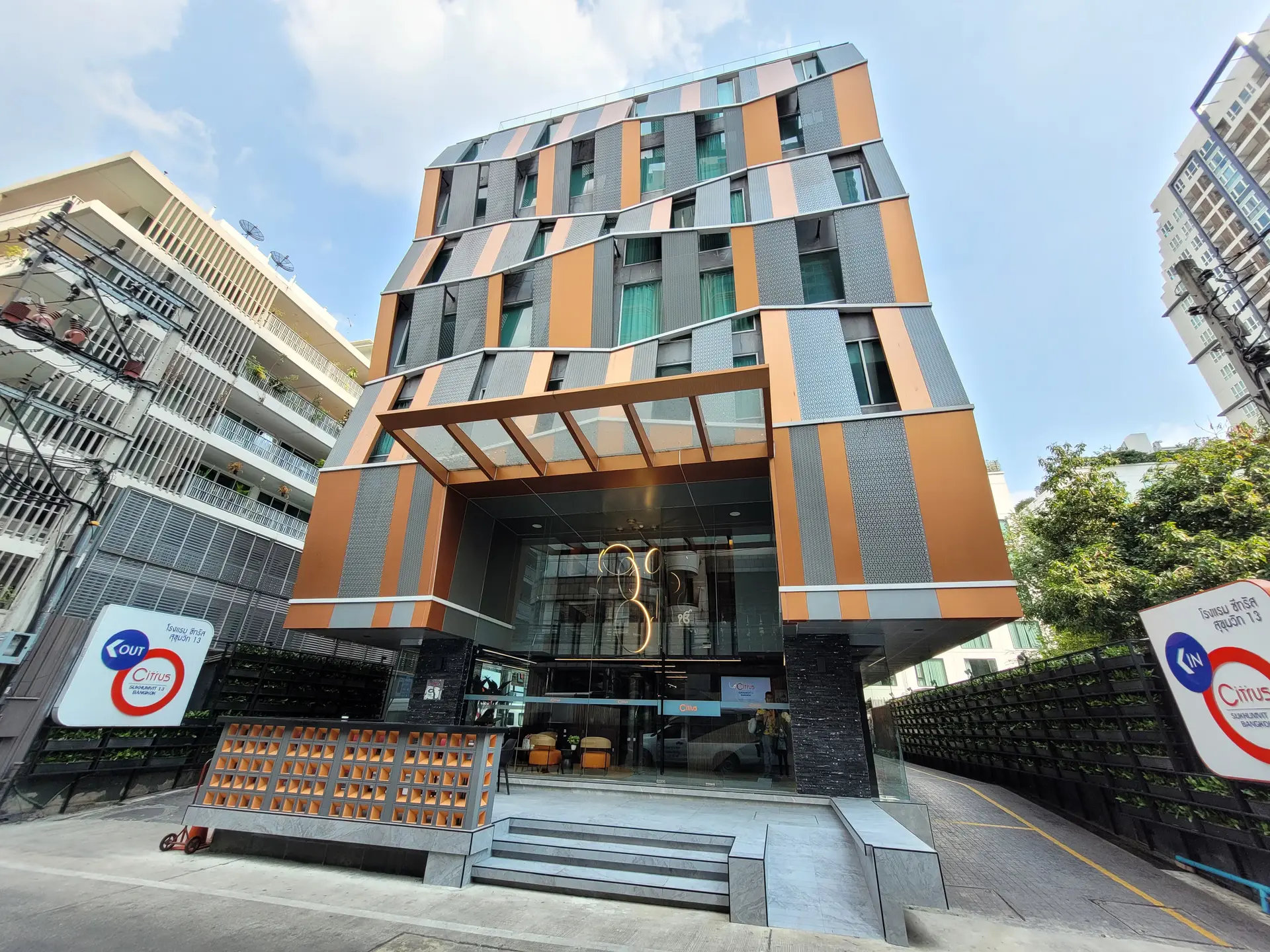 Panoramic view of the Citrus Suites building