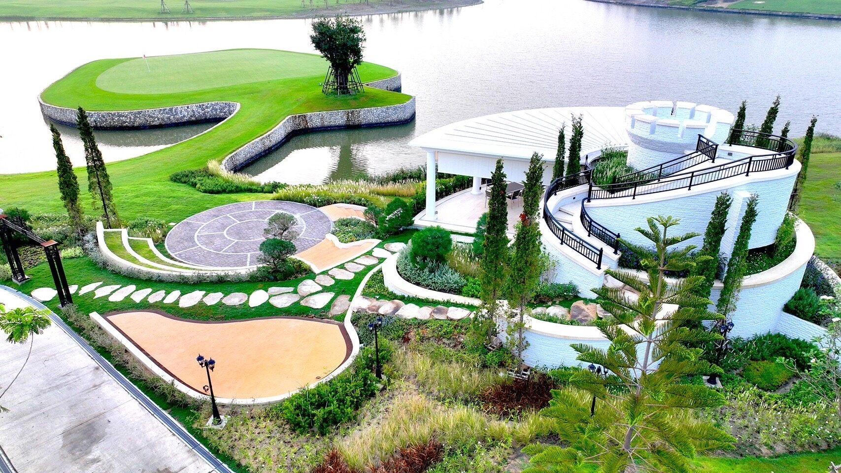 Overhead view of an island green at RG City & Robinswood Thailand
