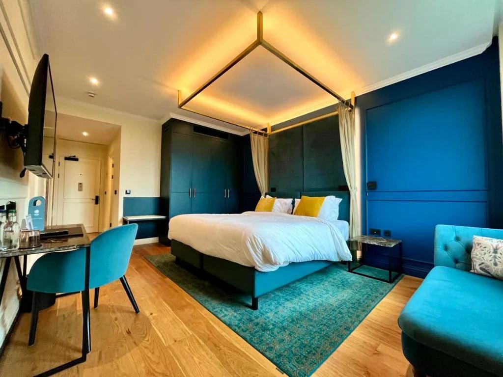 Double bed suite at SCHLOSS Roxburghe