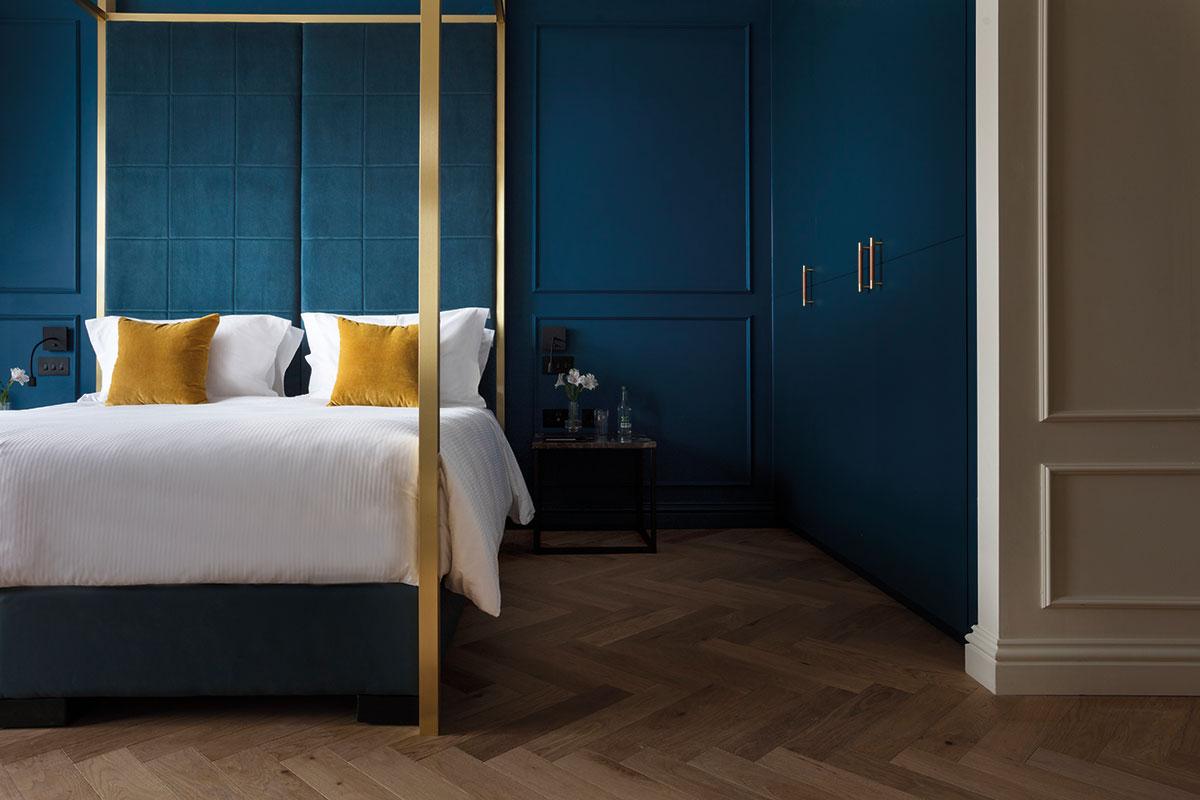 Double bed suite at SCHLOSS Roxburghe