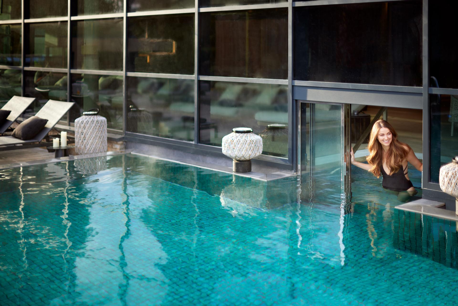 Outdoor swimming pool at SCHLOSS Roxburghe