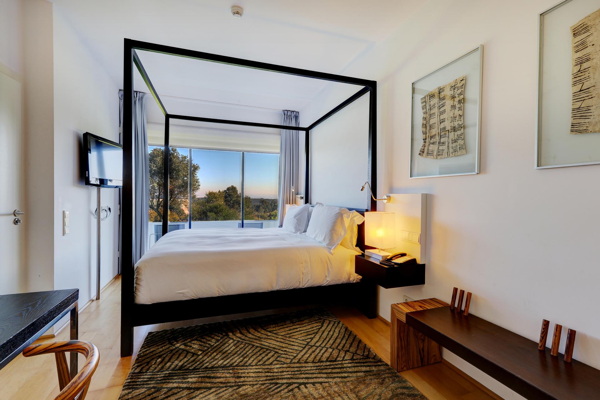 Double bed suite at Bom Sucesso Resort
