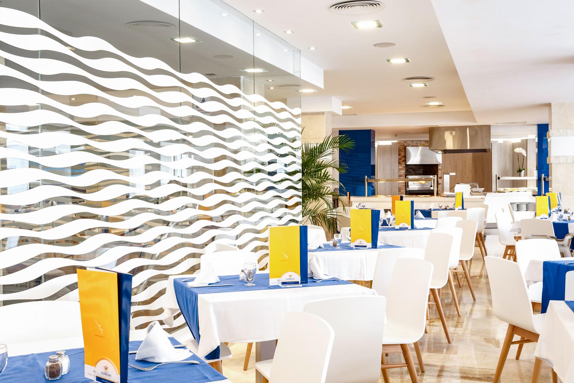 Indoor dining area at Globales Gardenia