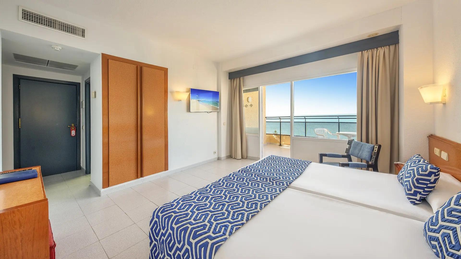 Double bed suite at Globales Gardenia