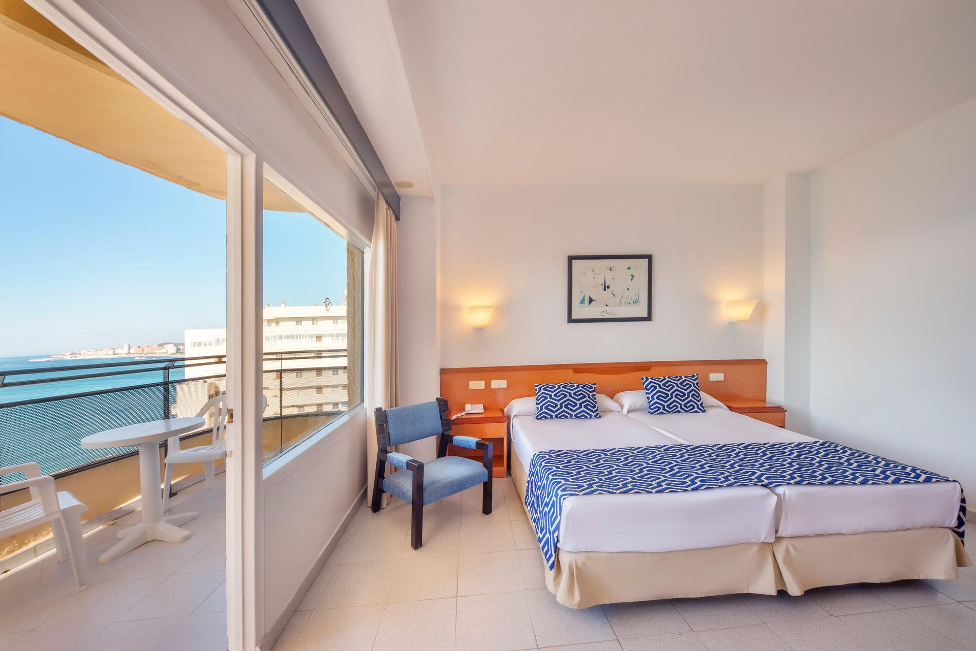 Double bed suite with balcony views at Globales Gardenia