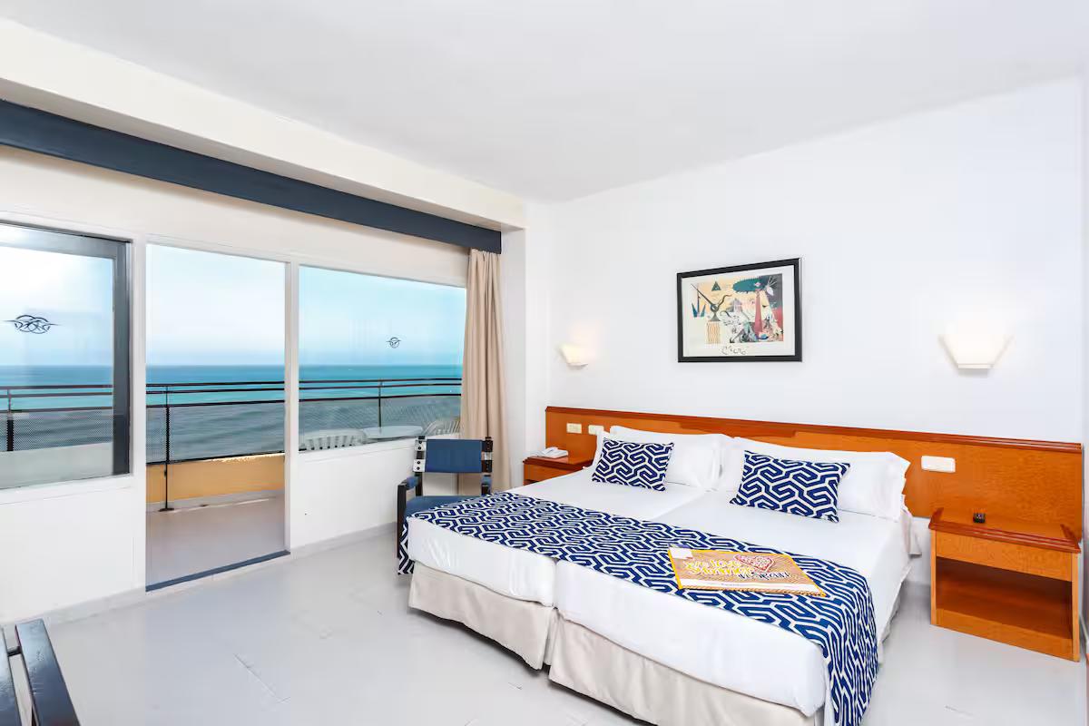 Double bed suite at Globales Gardenia