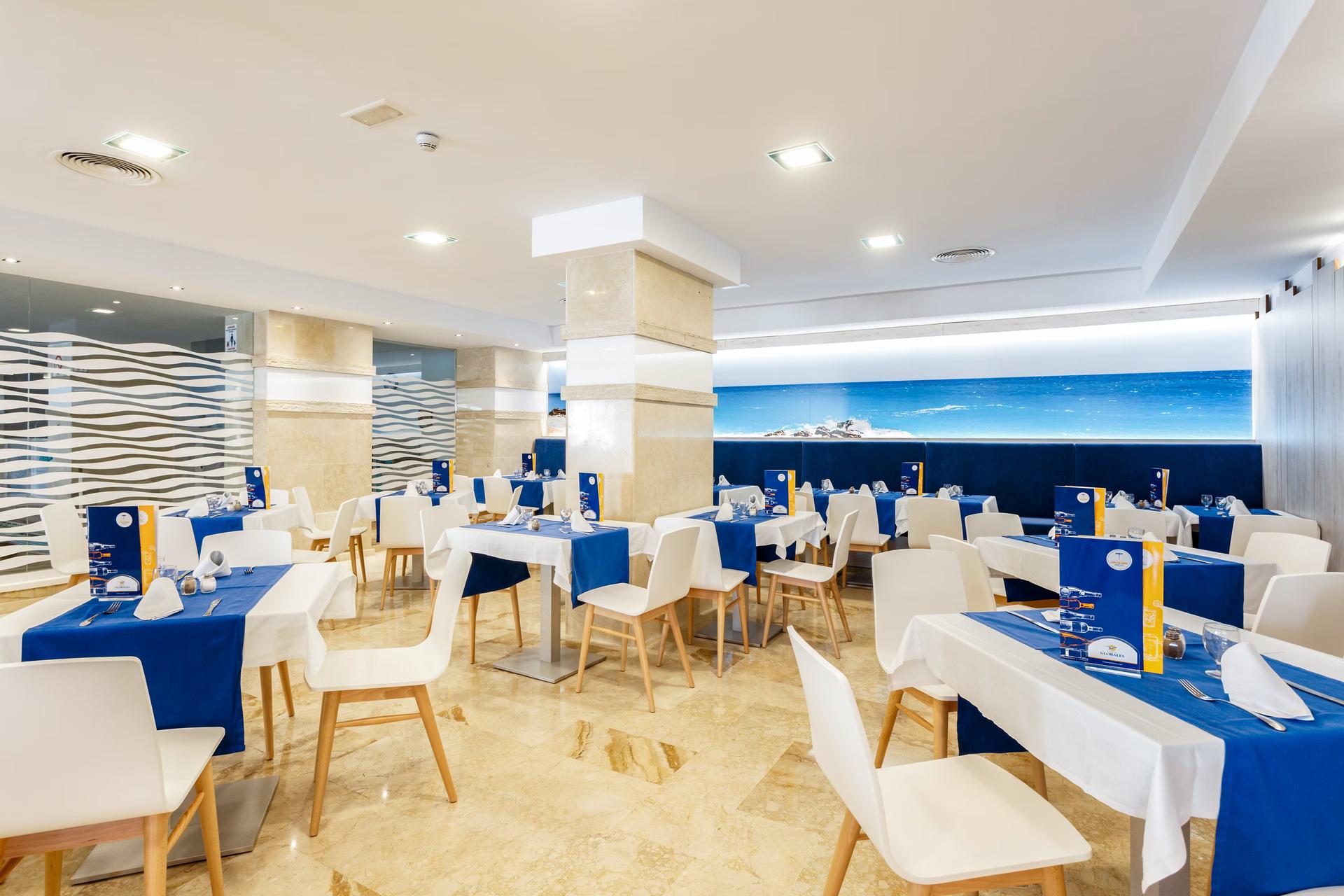 Indoor dining area at Globales Gardenia