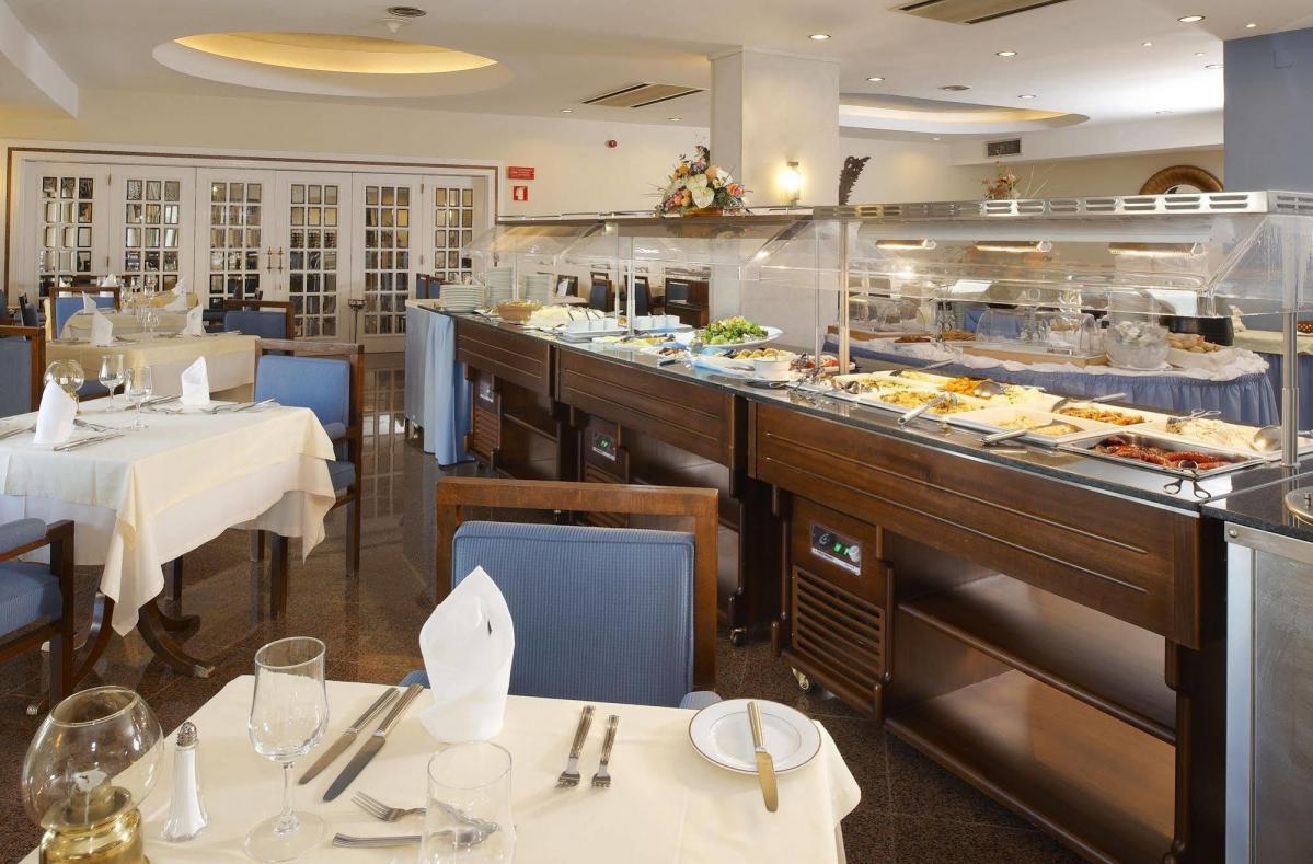Indoor dining room at Hotel Brisa Sol