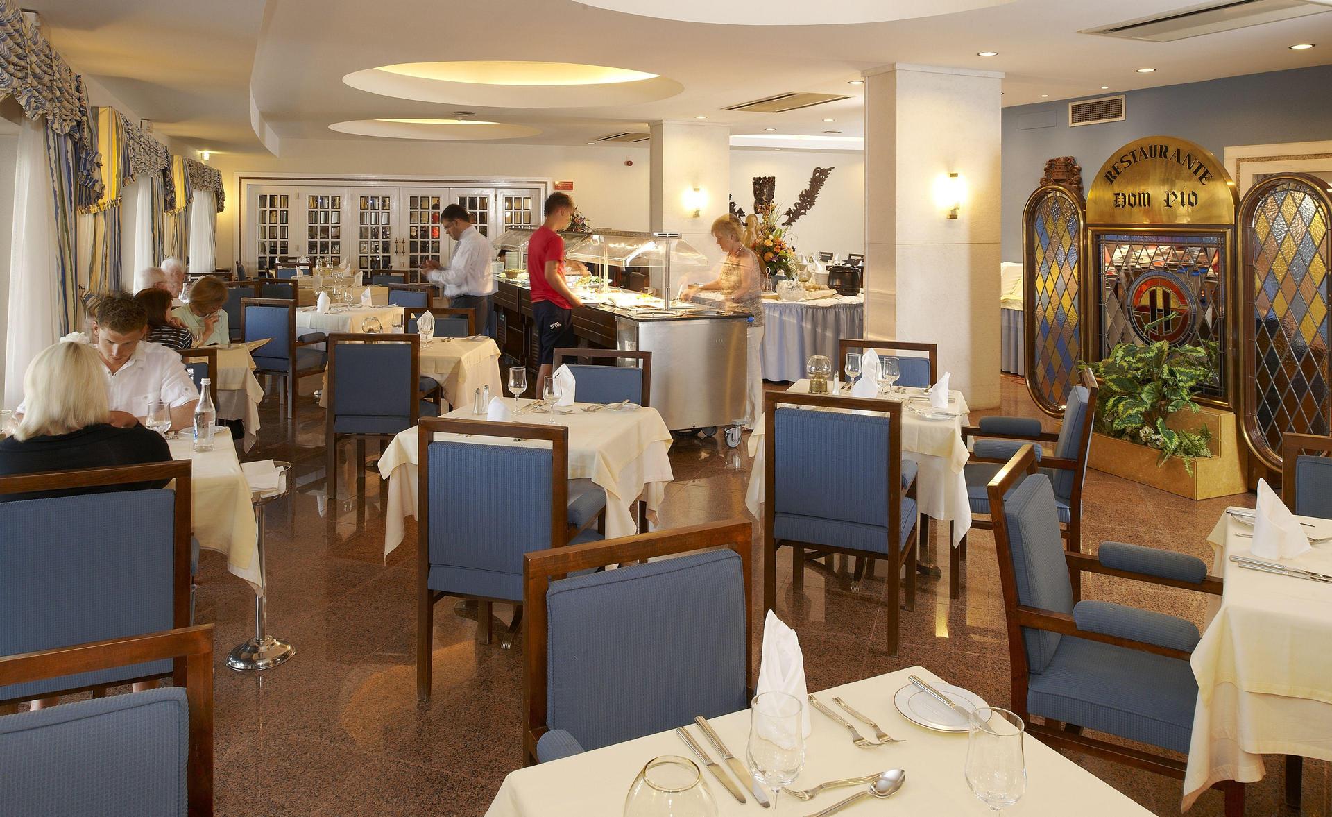 Indoor dining room at Hotel Brisa Sol
