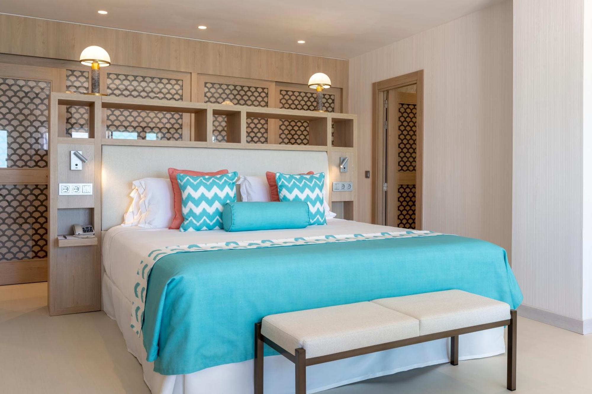 Luxurious double bed suite at Hotel Nixe Palace