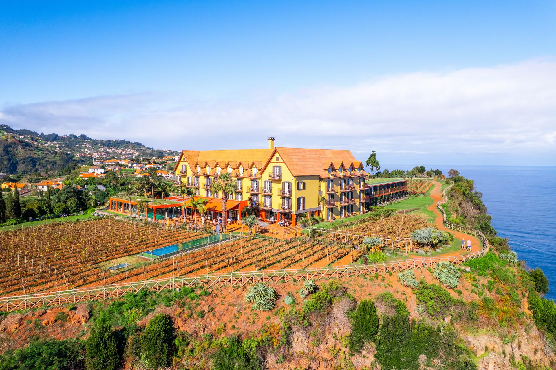 Panoramic view of the Hotel Quinta do Furão building