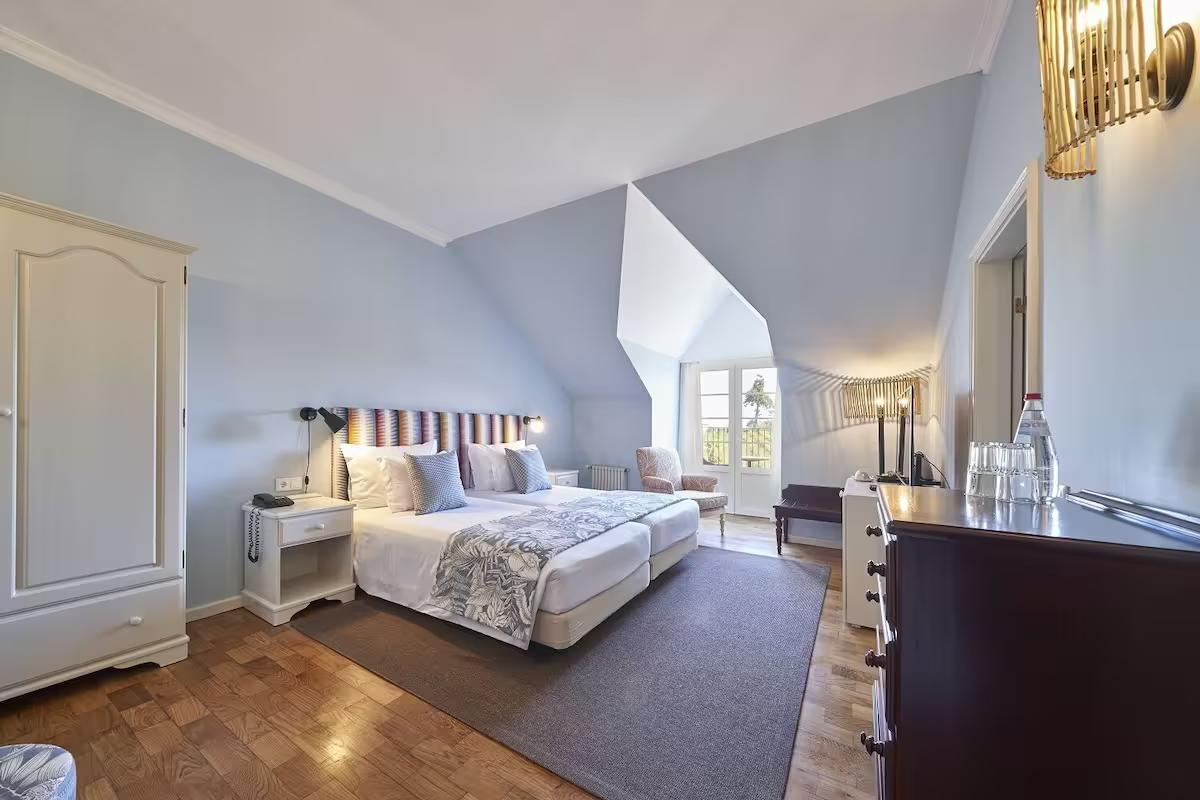 Double bed suite at Hotel Quinta do Furão