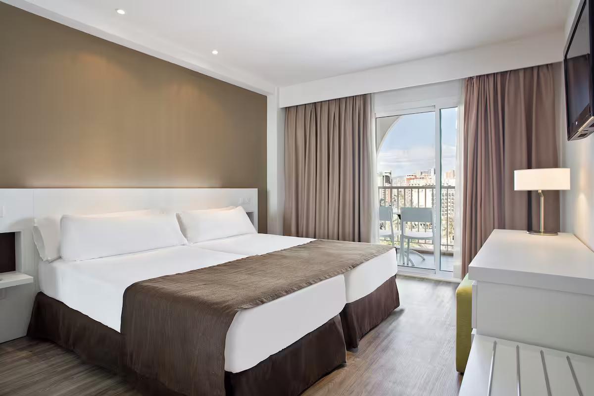 Double bed suite at Hotel Sol Pelicanos Ocas
