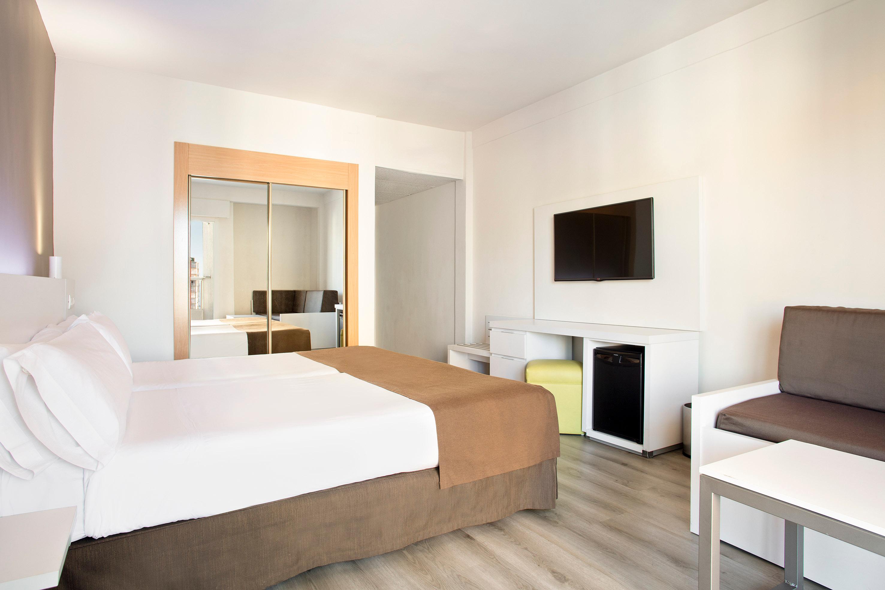Double bed suite at Hotel Sol Pelicanos Ocas