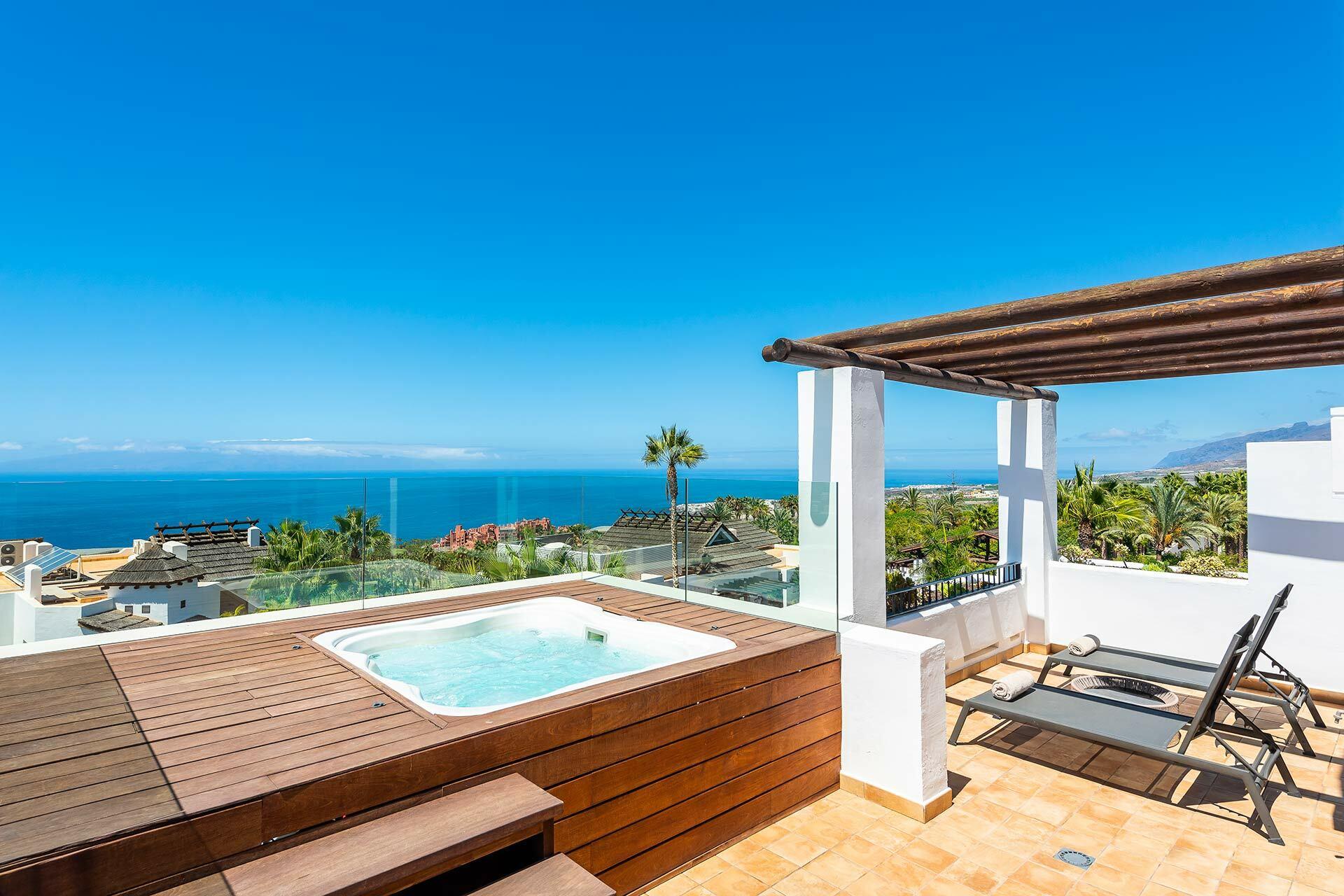Balcony jacuzzi at Las Terrazas de Abama