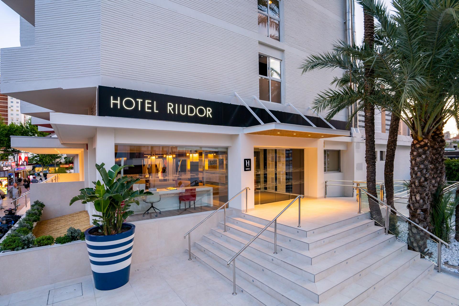 Front entrance to Medplaya Hotel Riudor