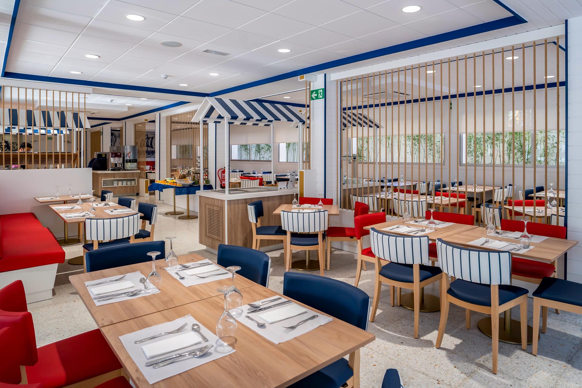 Indoor dining room at Medplaya Hotel Riudor