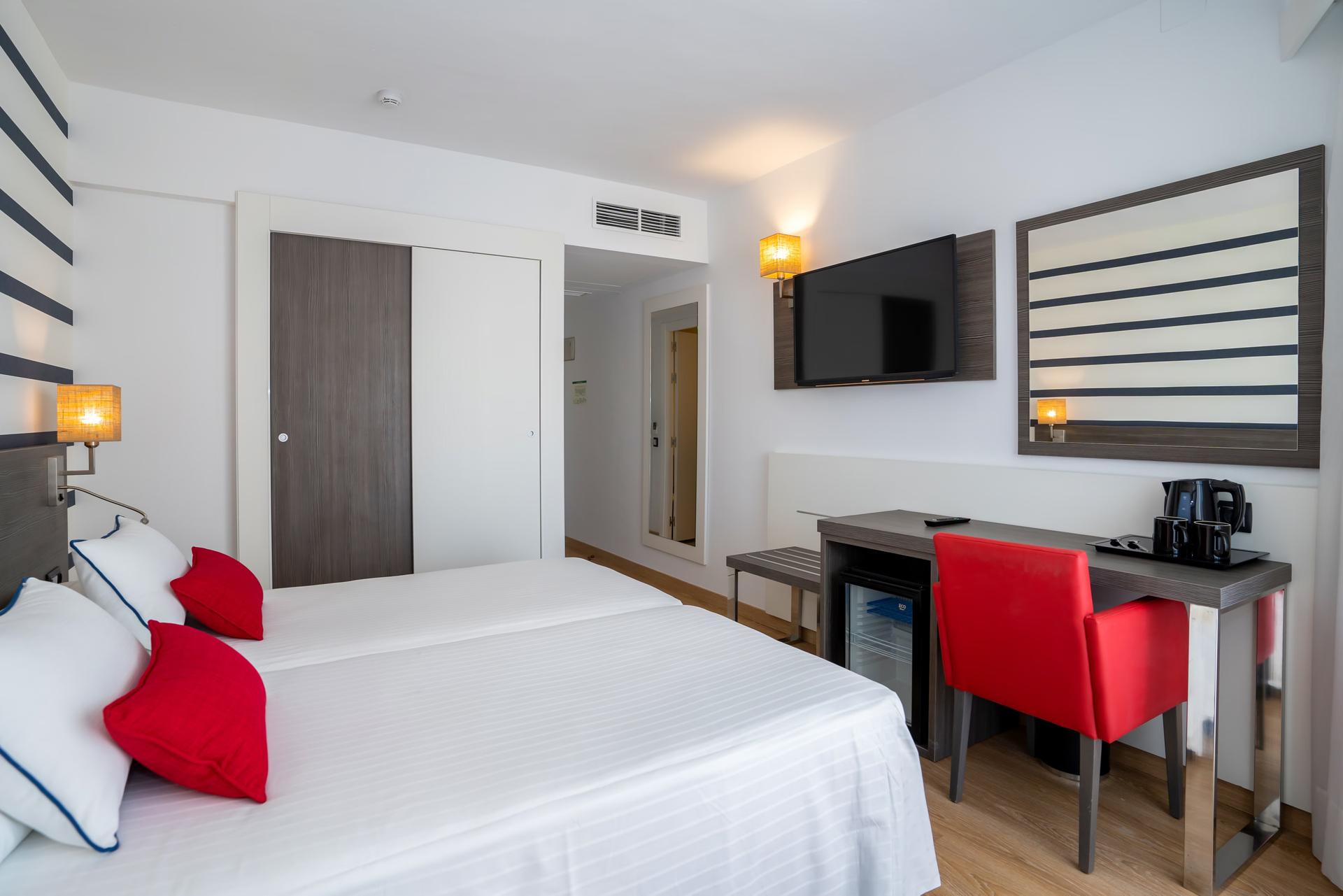 Double bed suite at Medplaya Hotel Riudor