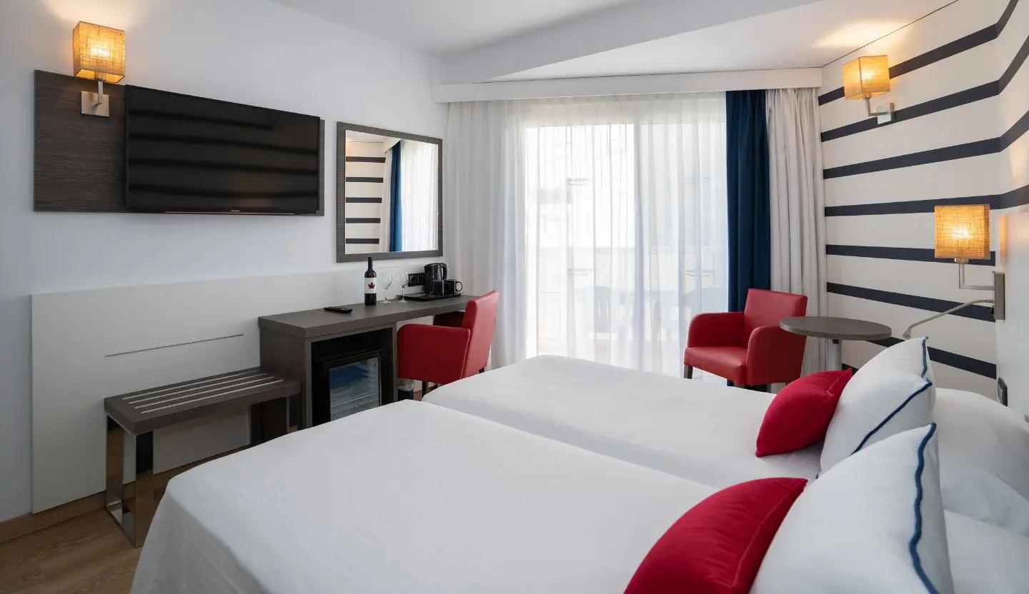 Twin bed suite at Medplaya Hotel Riudor